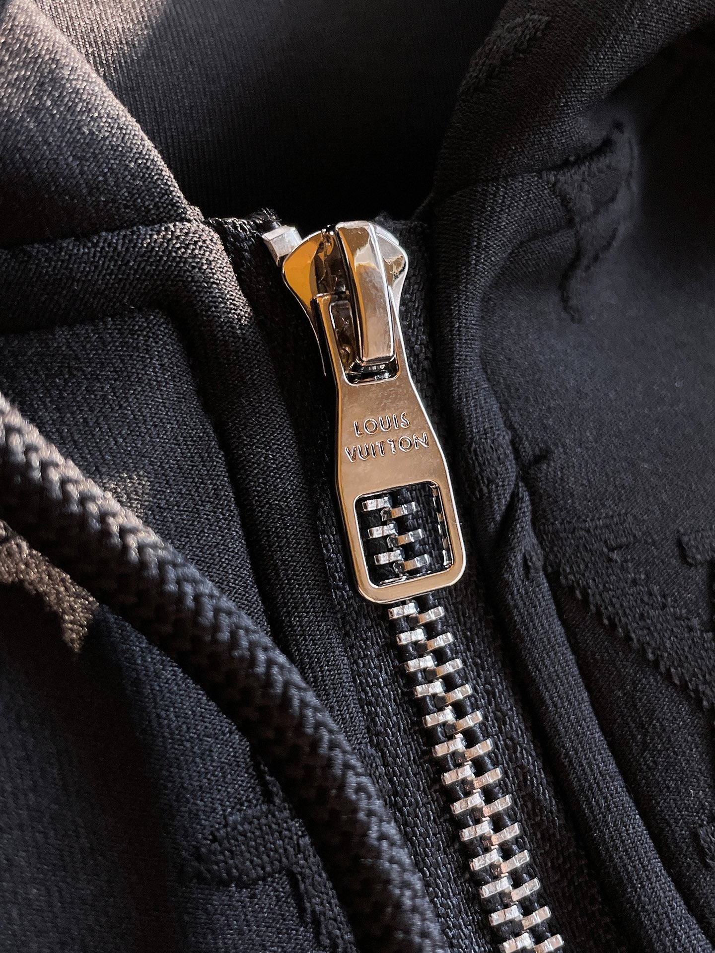 LV Men’s 2024 Fall/Winter Tracksuit – Boutique Edition, Premium Fabric, Timeless Sophistication