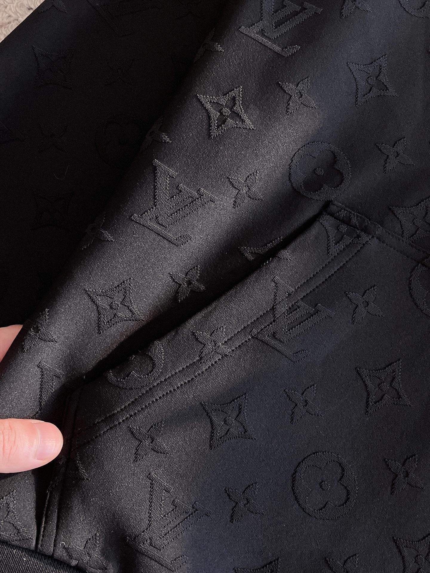 LV Men’s 2024 Fall/Winter Tracksuit – Boutique Edition, Premium Fabric, Timeless Sophistication