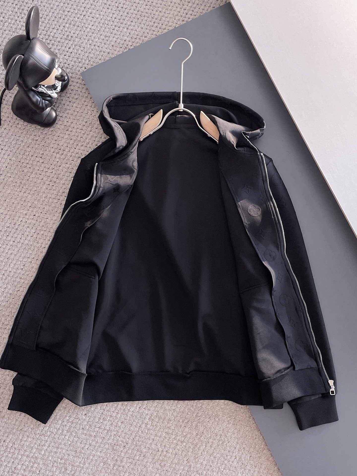 LV Men’s 2024 Fall/Winter Tracksuit – Boutique Edition, Premium Fabric, Timeless Sophistication