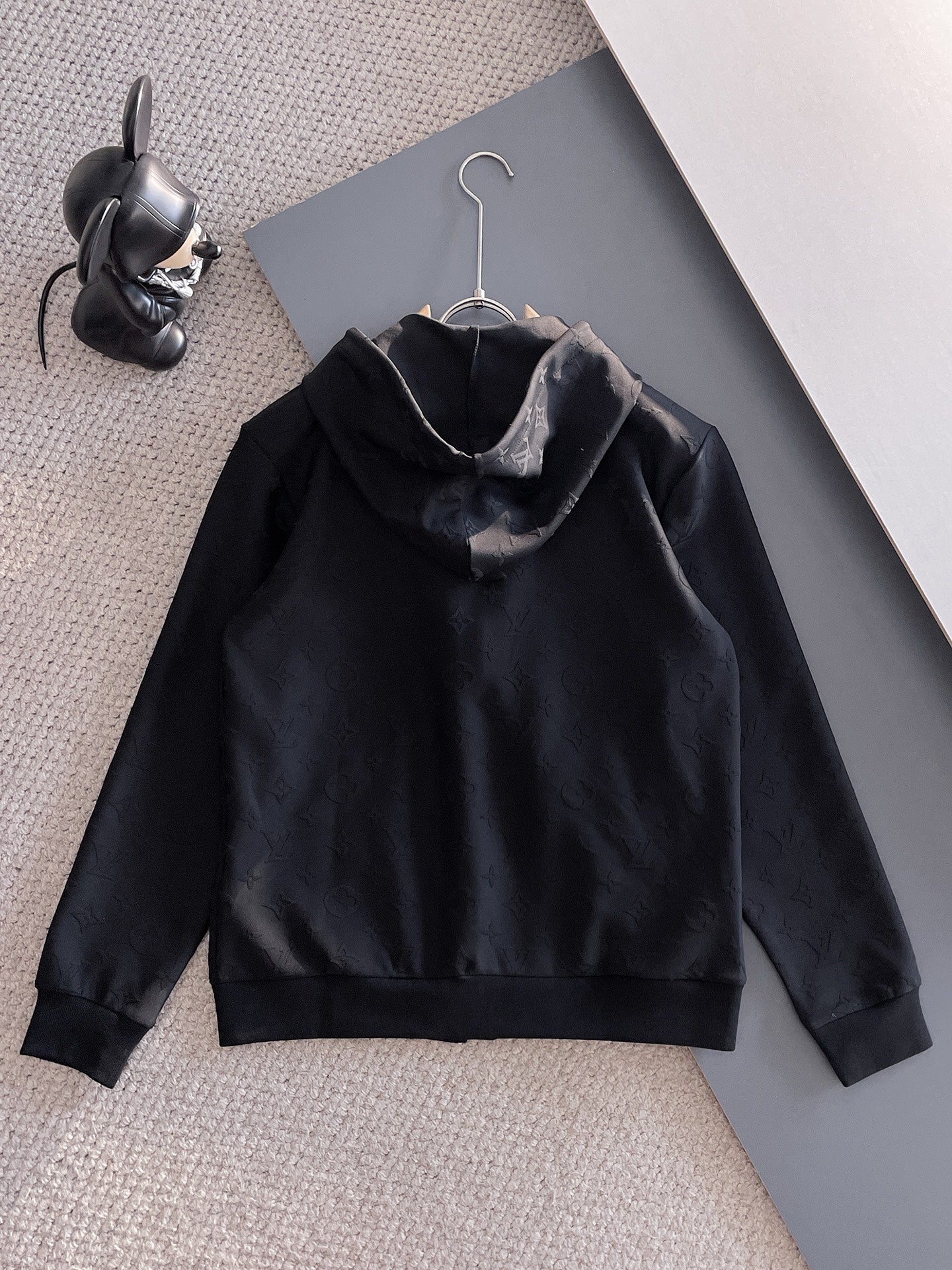 LV Men’s 2024 Fall/Winter Tracksuit – Boutique Edition, Premium Fabric, Timeless Sophistication