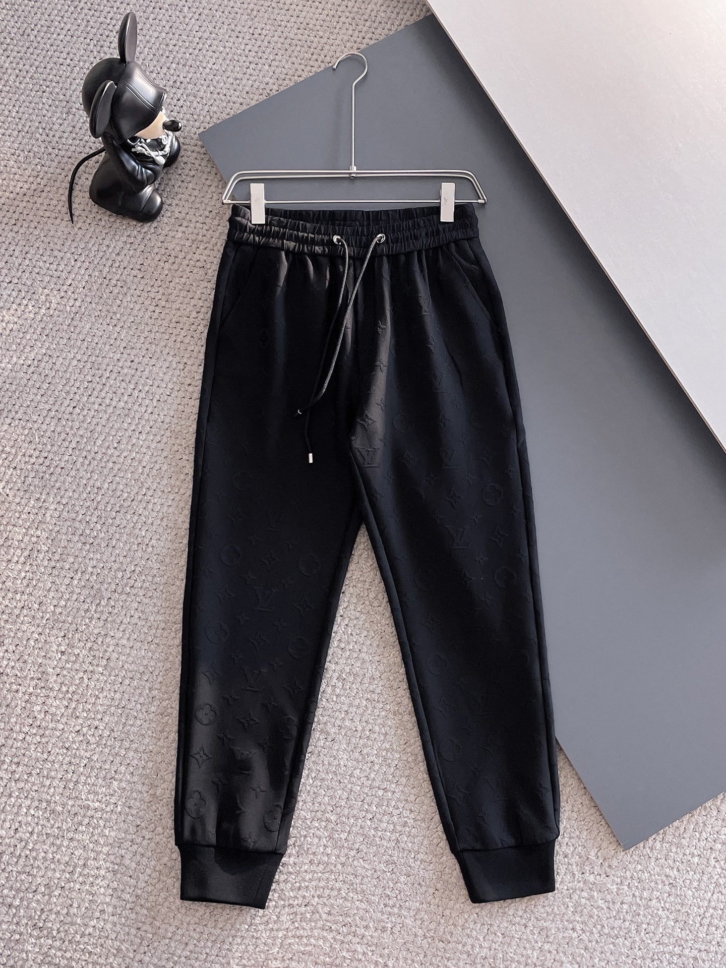 LV Men’s 2024 Fall/Winter Tracksuit – Boutique Edition, Premium Fabric, Timeless Sophistication