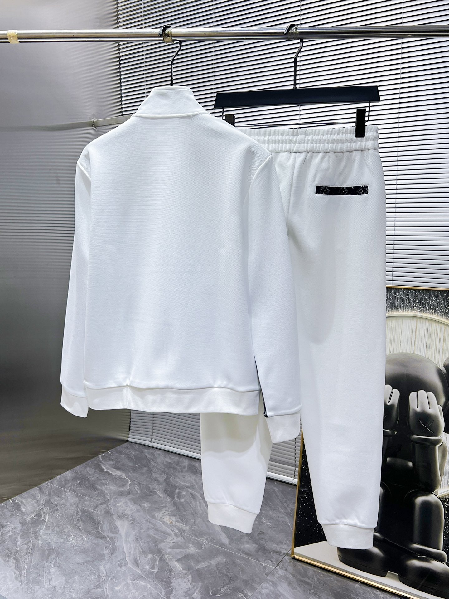 LV Men’s 2024SS Logo Tracksuit – Exclusive Fabric, Zip Jacket & Joggers, Casual Elegance