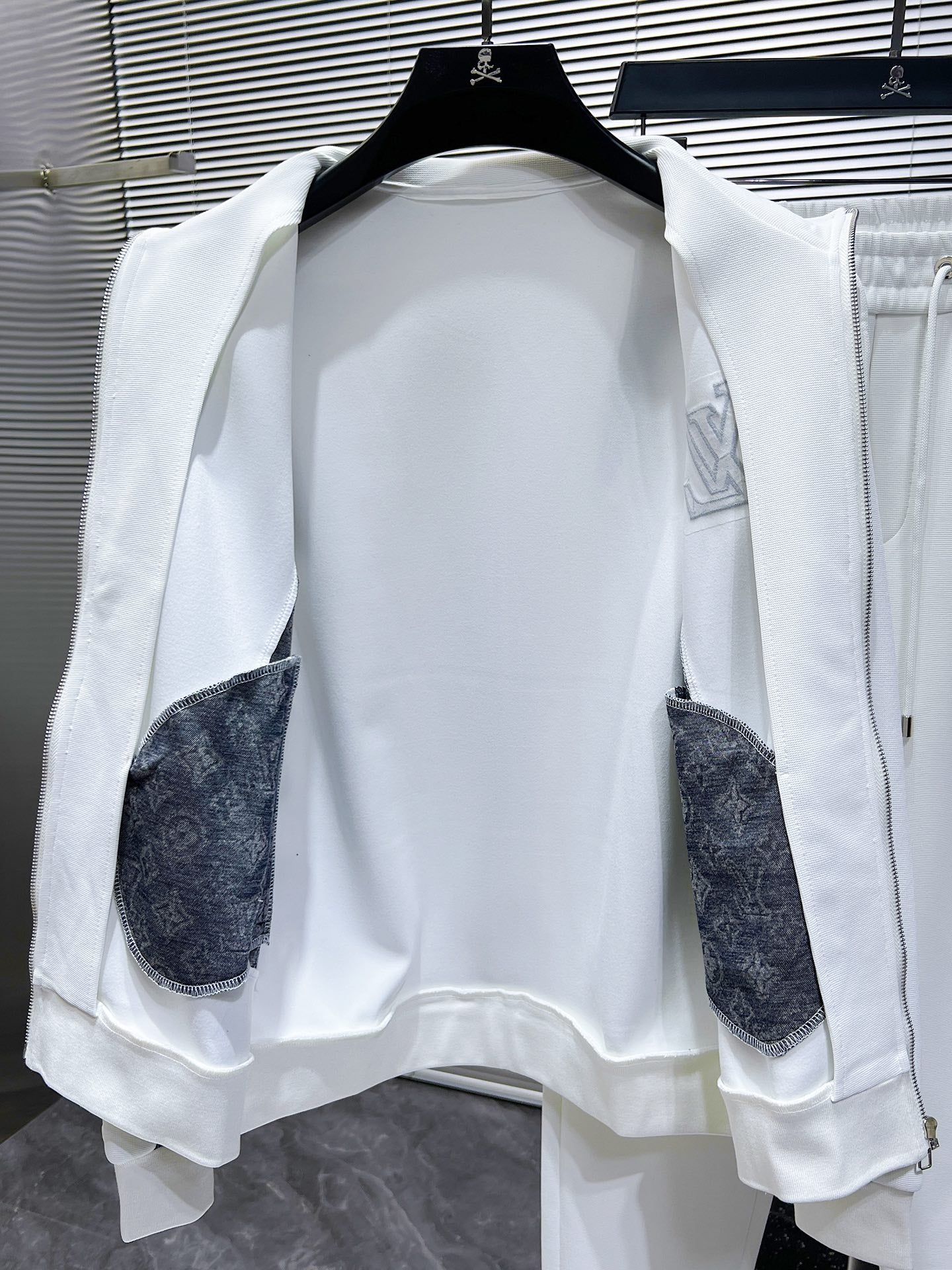 LV Men’s 2024SS Logo Tracksuit – Exclusive Fabric, Zip Jacket & Joggers, Casual Elegance