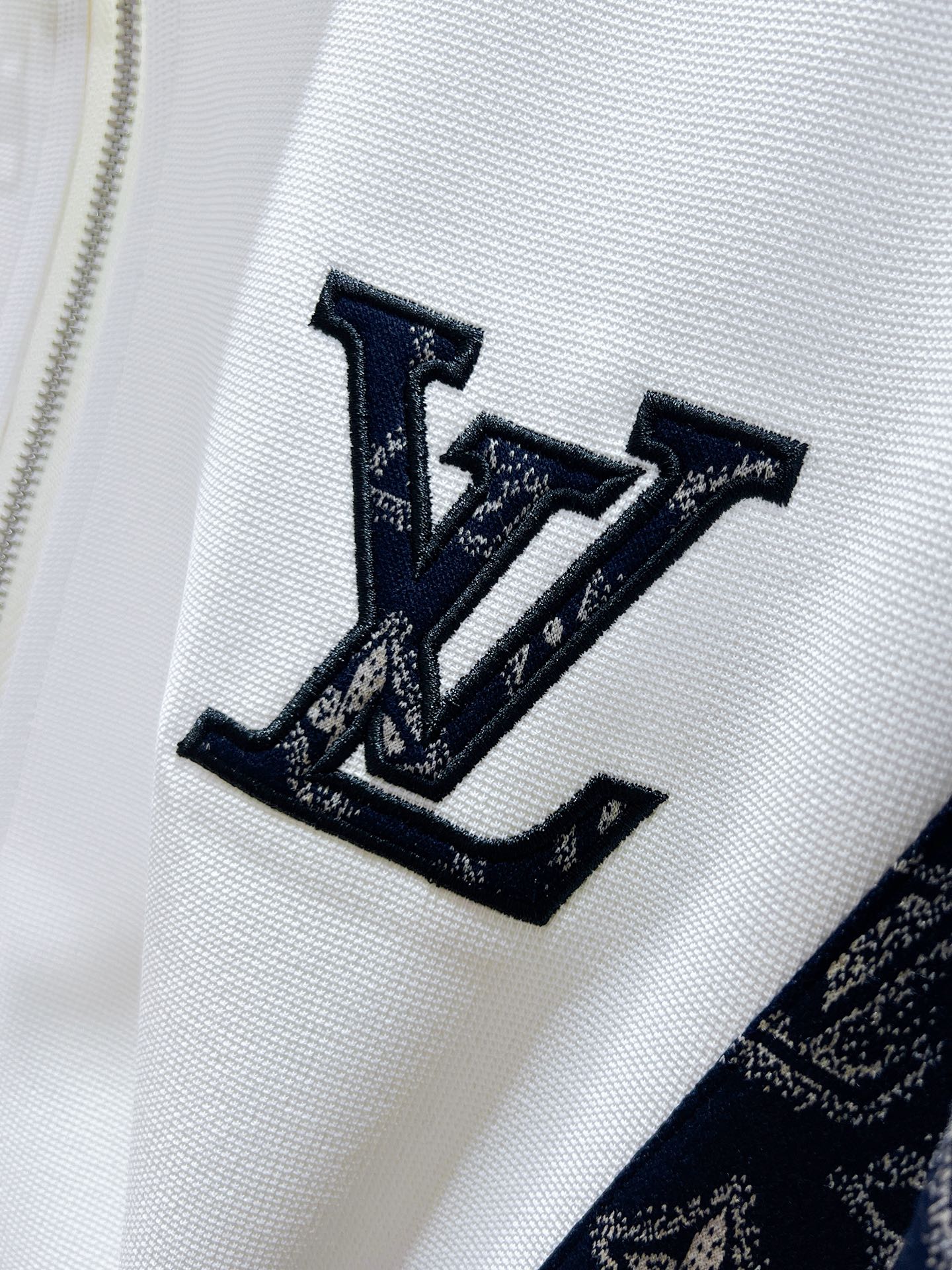 LV Men’s 2024SS Logo Tracksuit – Exclusive Fabric, Zip Jacket & Joggers, Casual Elegance