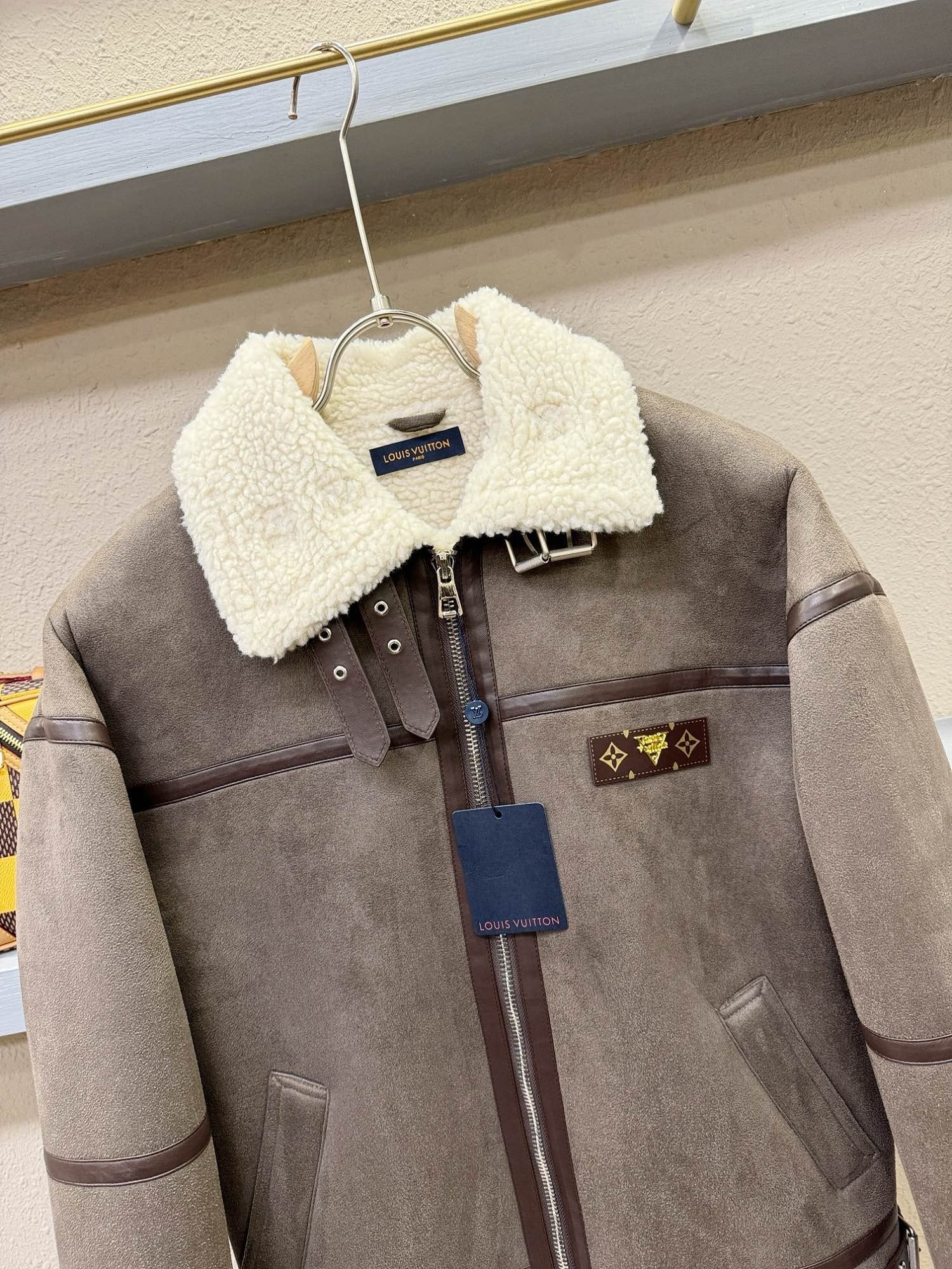 LV Men’s & Women’s 2024 Shearling Jacket – Premium Faux Leather, Imported Shearling, Vintage Elegance