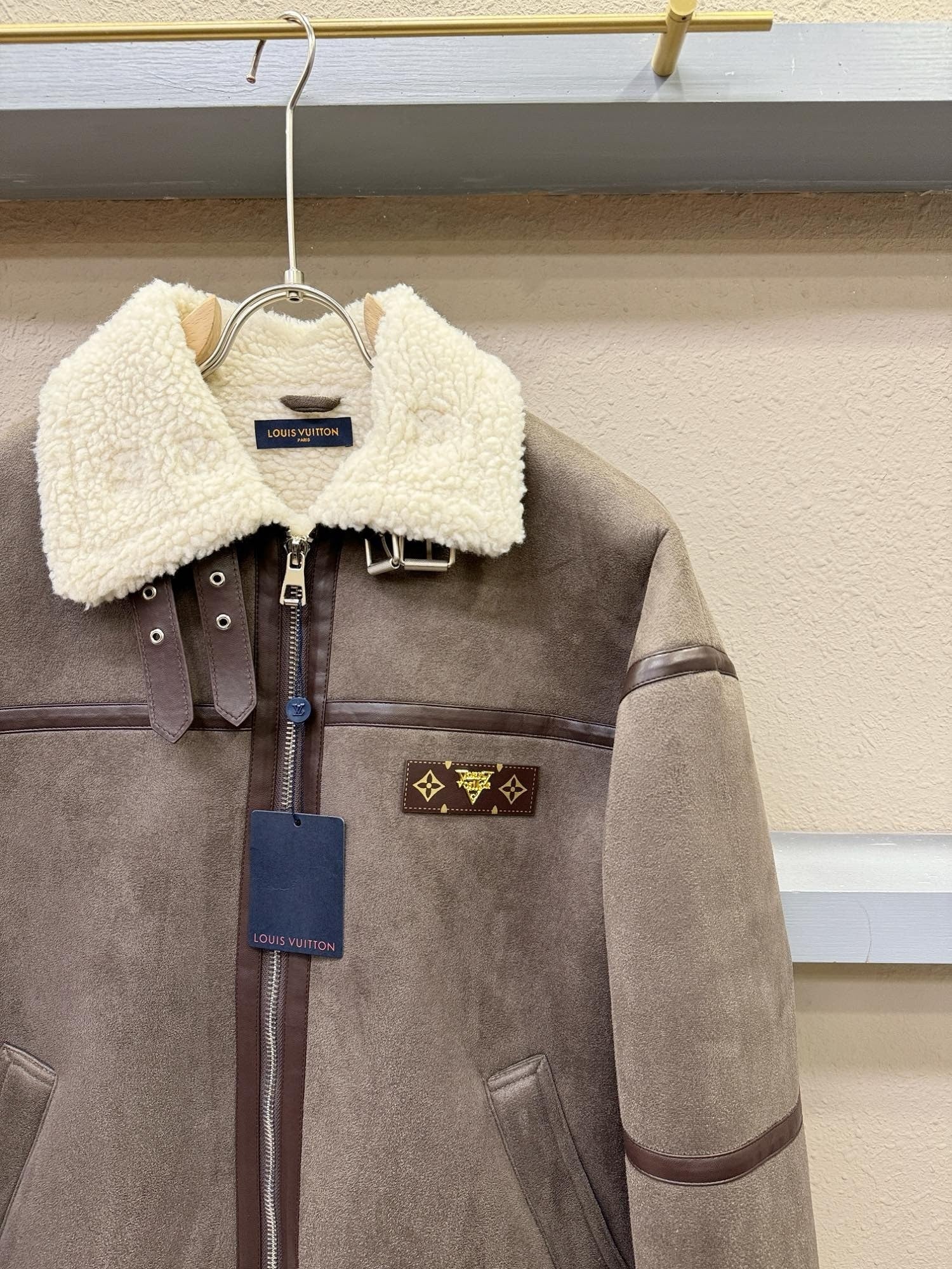 LV Men’s & Women’s 2024 Shearling Jacket – Premium Faux Leather, Imported Shearling, Vintage Elegance