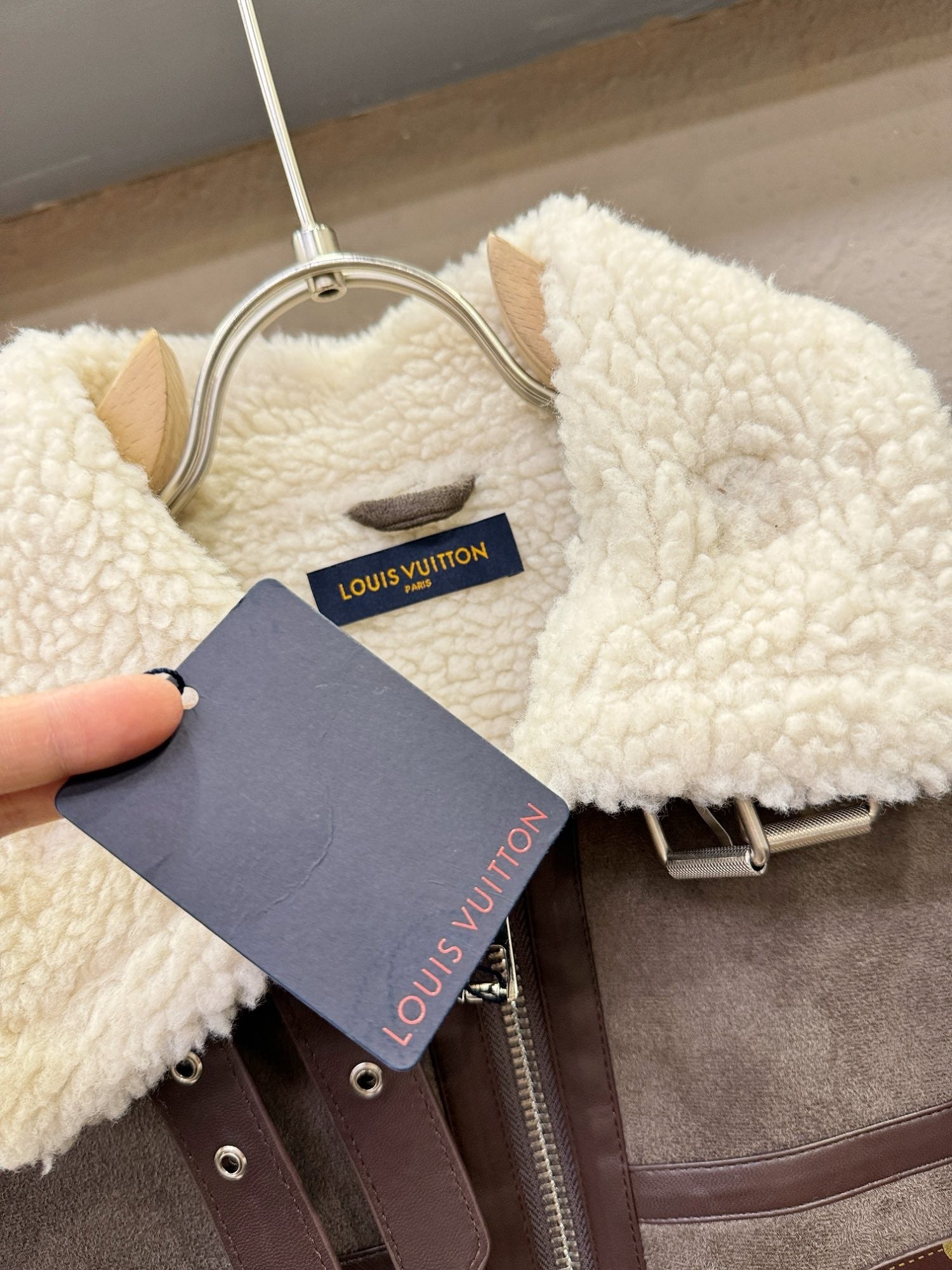 LV Men’s & Women’s 2024 Shearling Jacket – Premium Faux Leather, Imported Shearling, Vintage Elegance