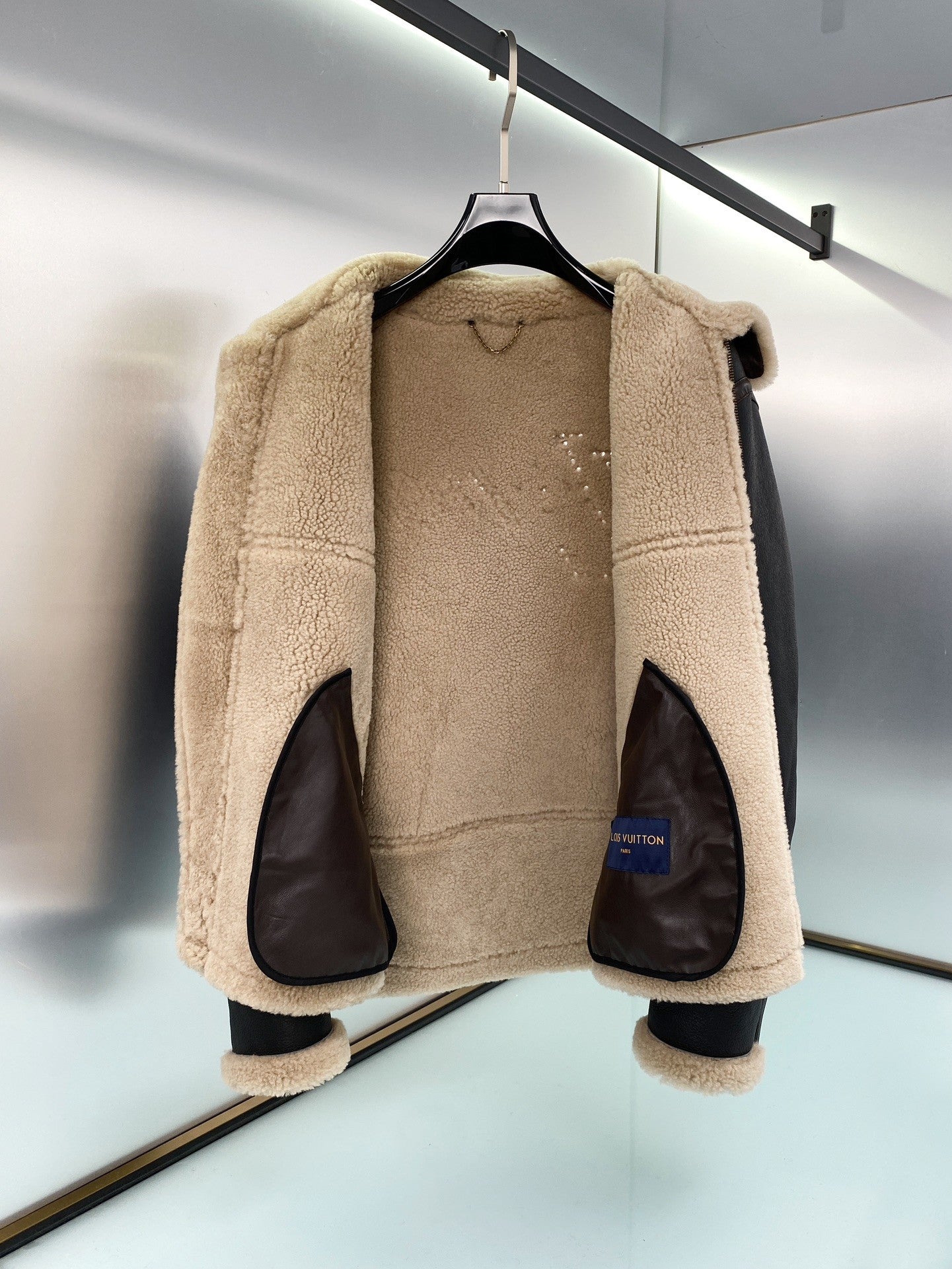LV Men’s & Women’s 2024 Shearling Jacket – Premium Faux Leather, Imported Shearling, Vintage Elegance