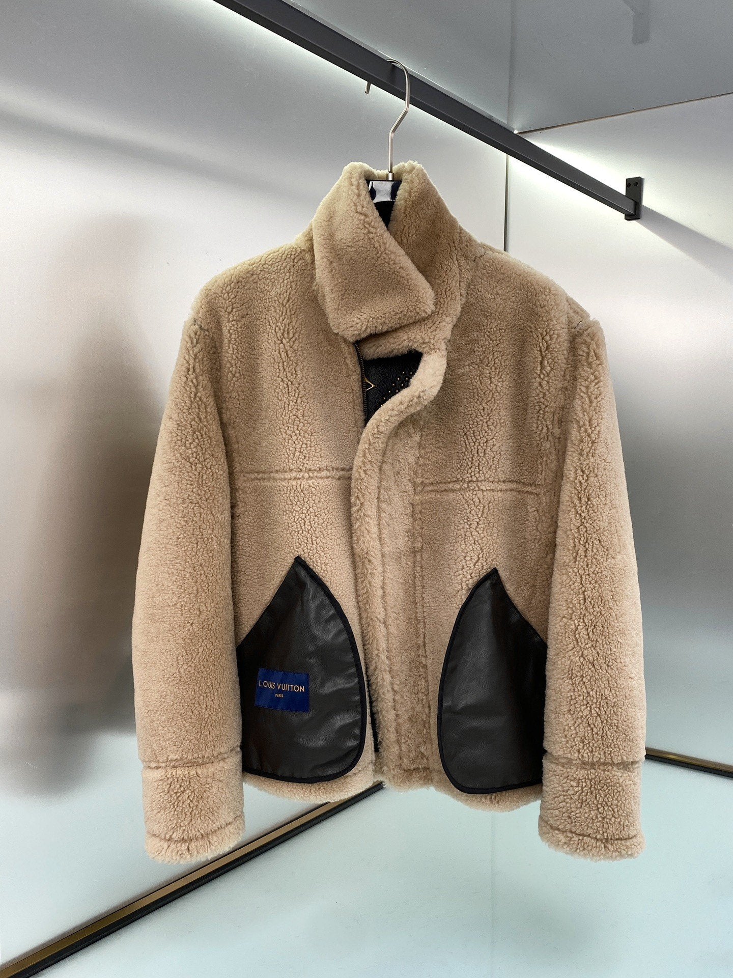 LV Men’s & Women’s 2024 Shearling Jacket – Premium Faux Leather, Imported Shearling, Vintage Elegance