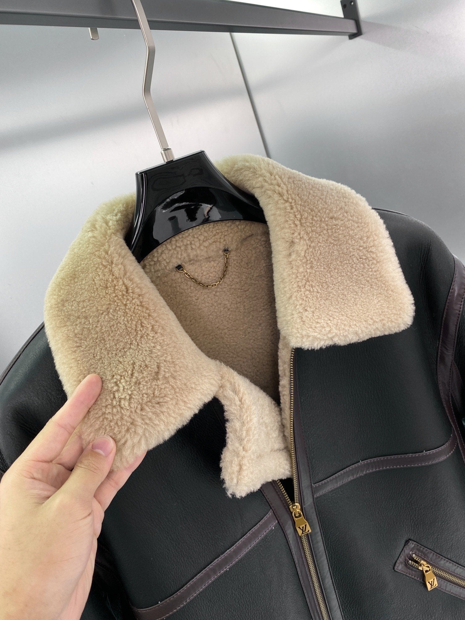 LV Men’s & Women’s 2024 Shearling Jacket – Premium Faux Leather, Imported Shearling, Vintage Elegance