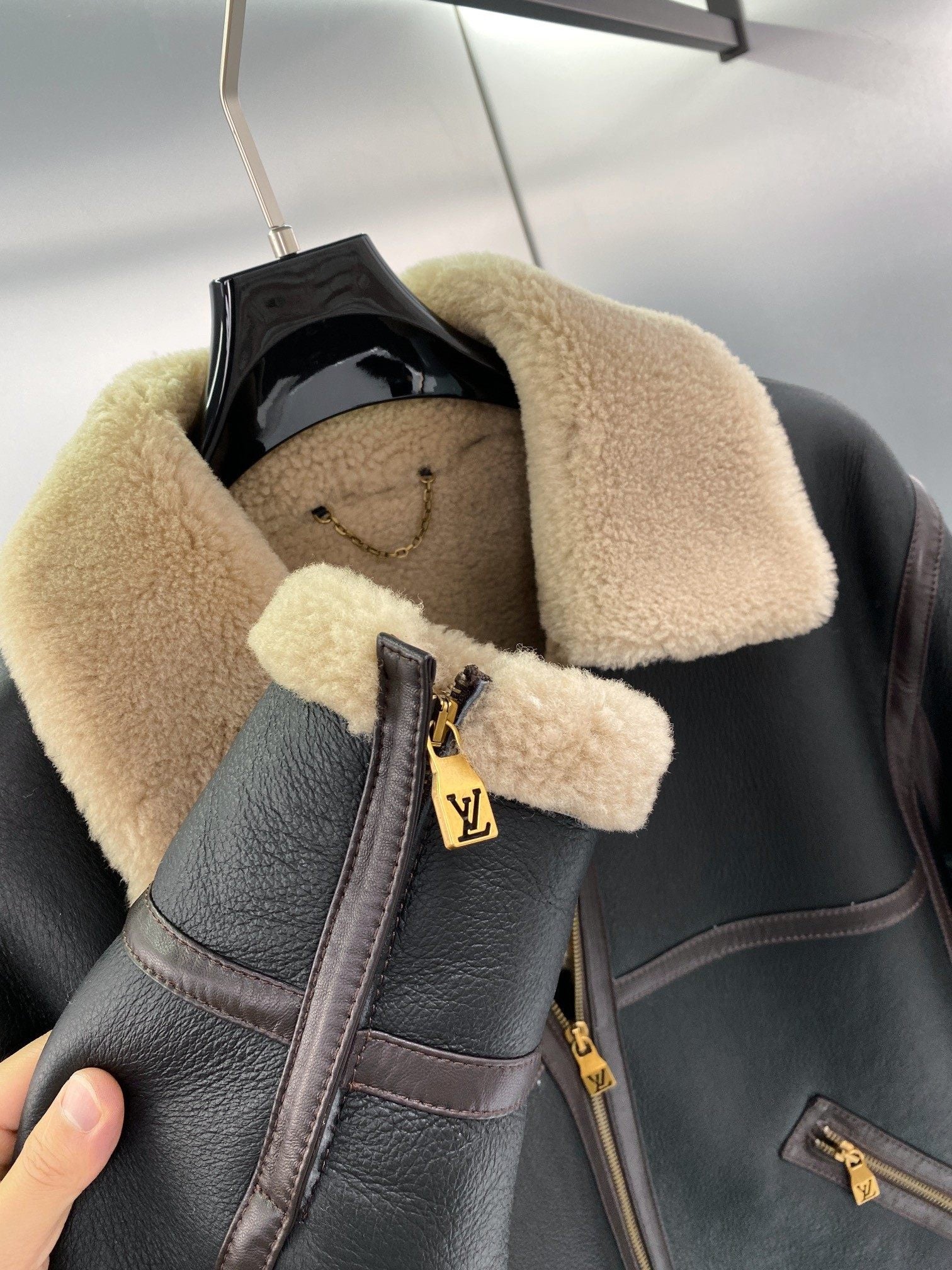 LV Men’s & Women’s 2024 Shearling Jacket – Premium Faux Leather, Imported Shearling, Vintage Elegance