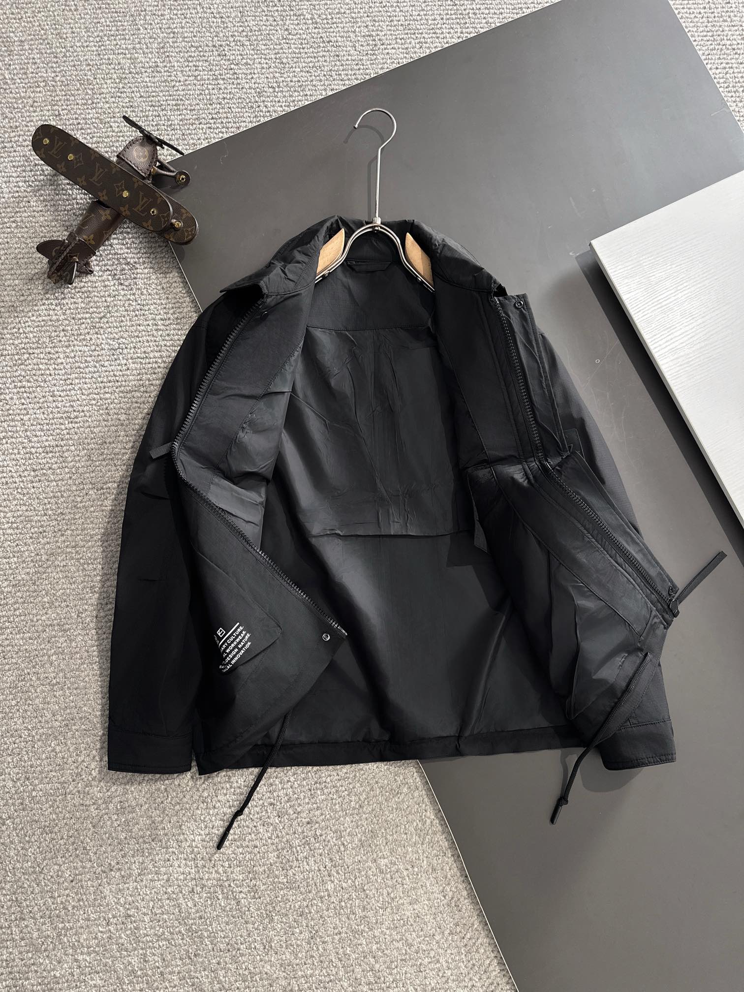 LV 2024 Fall/Winter Collar Trench Jacket | Lightweight Nylon Urban Luxury Unisex Outerwear