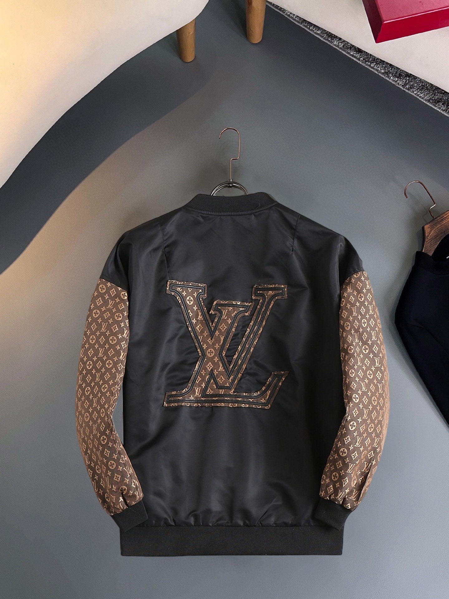 LOUIS VUITTON Men’s Jacket 2024 Autumn Collection – Premium Exclusive Fabric, Authentic Details