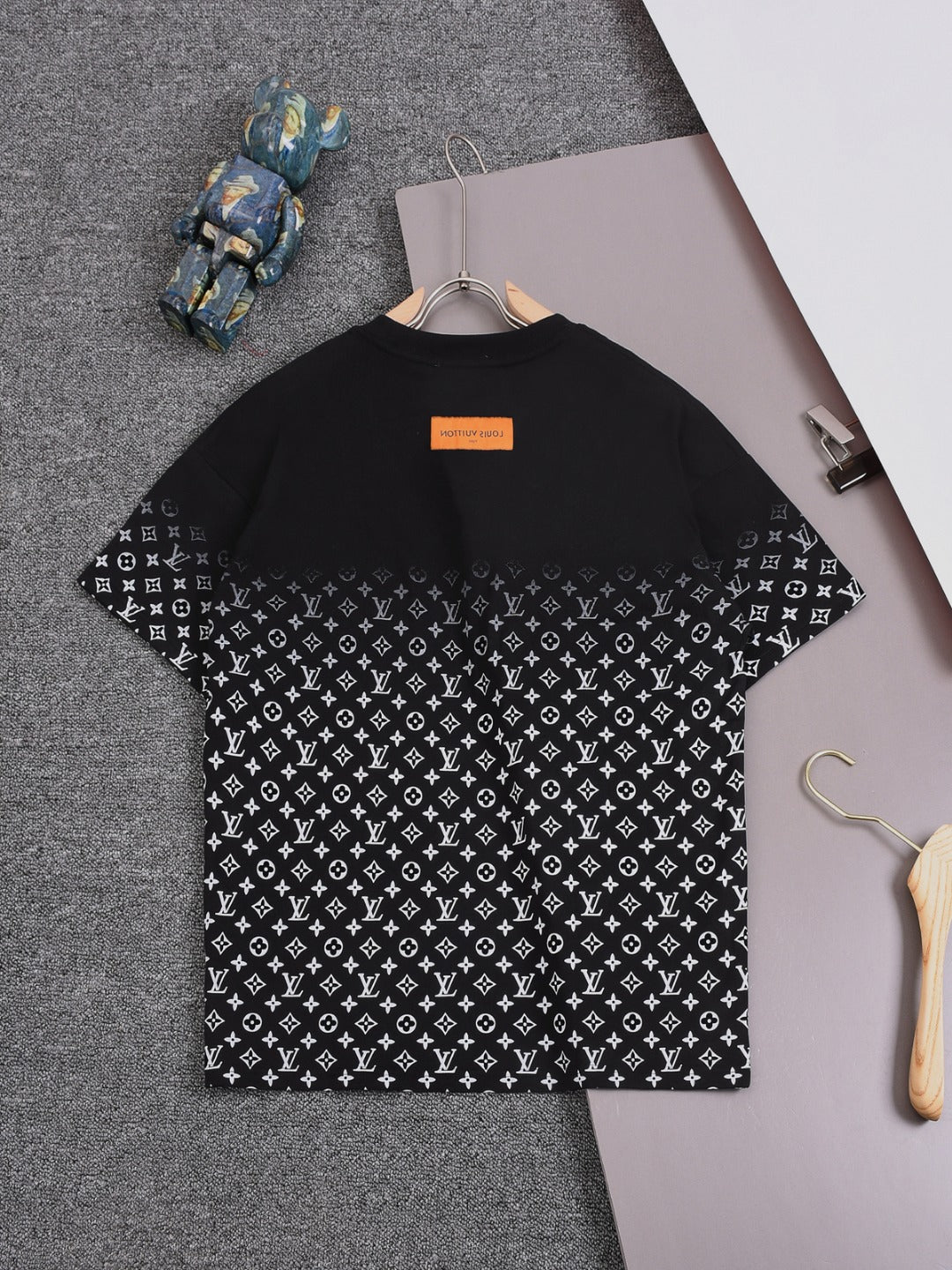 Louis Vuitton 25SS Classic Monogram Gradient Full-Print Cotton T-Shirt – White / Black / Gray / Green / Blue, XS-L