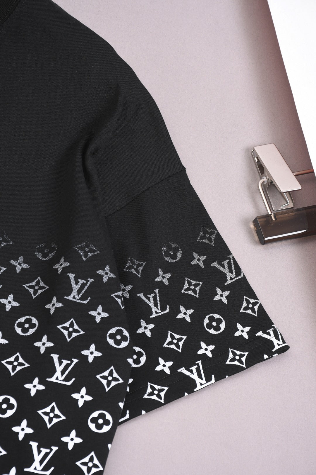Louis Vuitton 25SS Classic Monogram Gradient Full-Print Cotton T-Shirt – White / Black / Gray / Green / Blue, XS-L