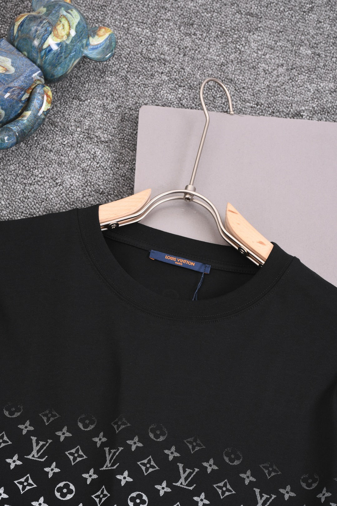 Louis Vuitton 25SS Classic Monogram Gradient Full-Print Cotton T-Shirt – White / Black / Gray / Green / Blue, XS-L