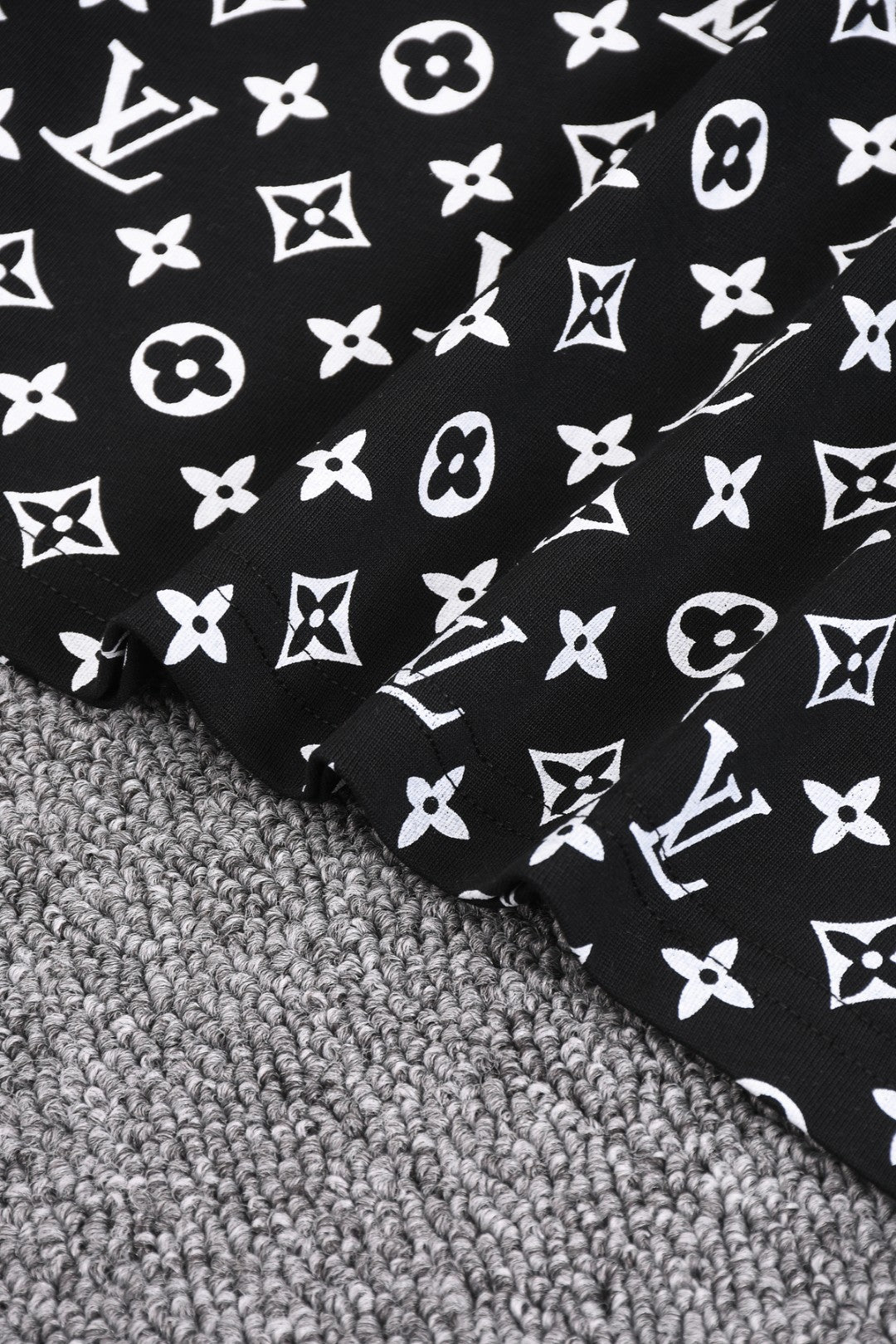 Louis Vuitton 25SS Classic Monogram Gradient Full-Print Cotton T-Shirt – White / Black / Gray / Green / Blue, XS-L