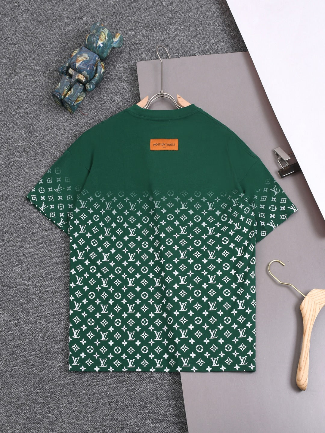 Louis Vuitton 25SS Classic Gradient Monogram Full-Print Cotton T-Shirt – White / Black / Gray / Green / Blue, XS-L