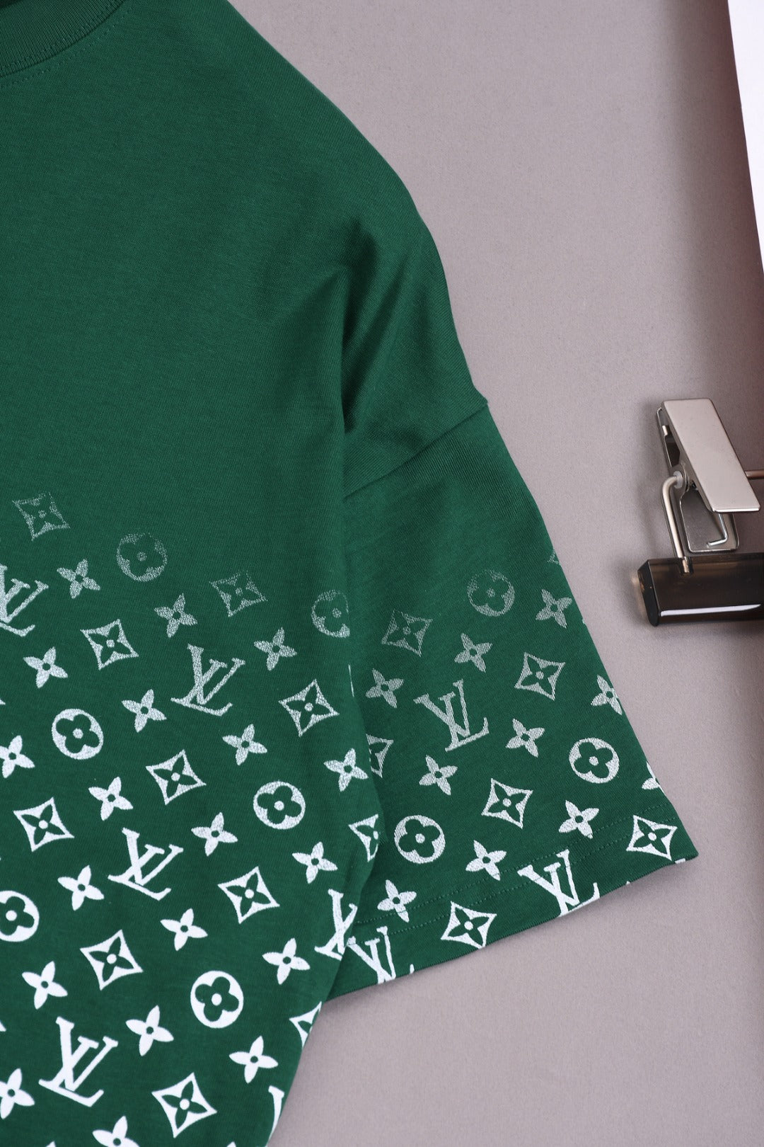 Louis Vuitton 25SS Classic Gradient Monogram Full-Print Cotton T-Shirt – White / Black / Gray / Green / Blue, XS-L