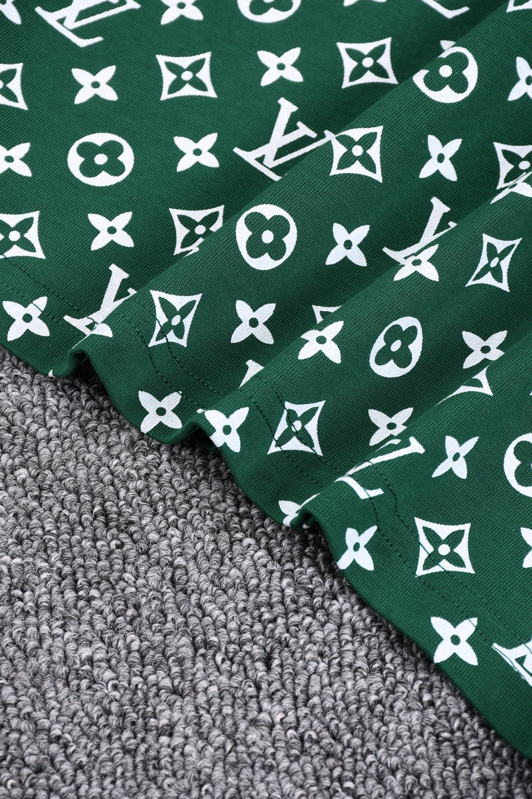 Louis Vuitton 25SS Classic Gradient Monogram Full-Print Cotton T-Shirt – White / Black / Gray / Green / Blue, XS-L