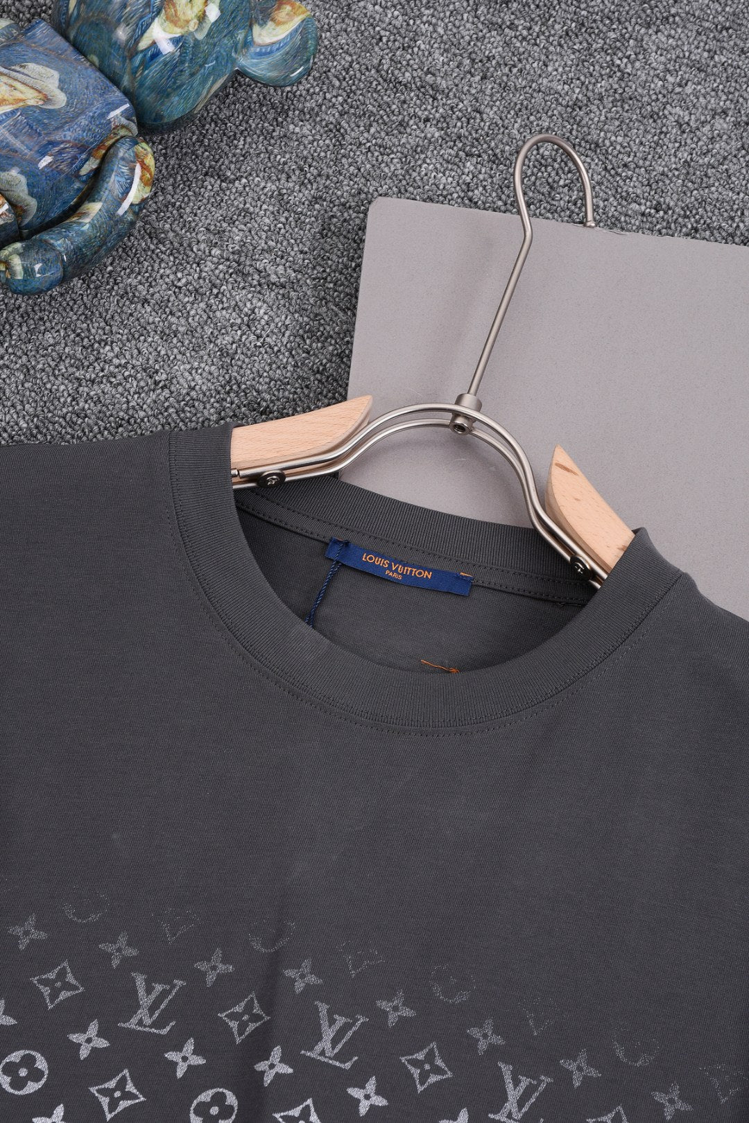 Louis Vuitton 25SS Classic Gradient Monogram Full-Print Cotton T-Shirt – White / Black / Gray / Green / Blue, XS-L