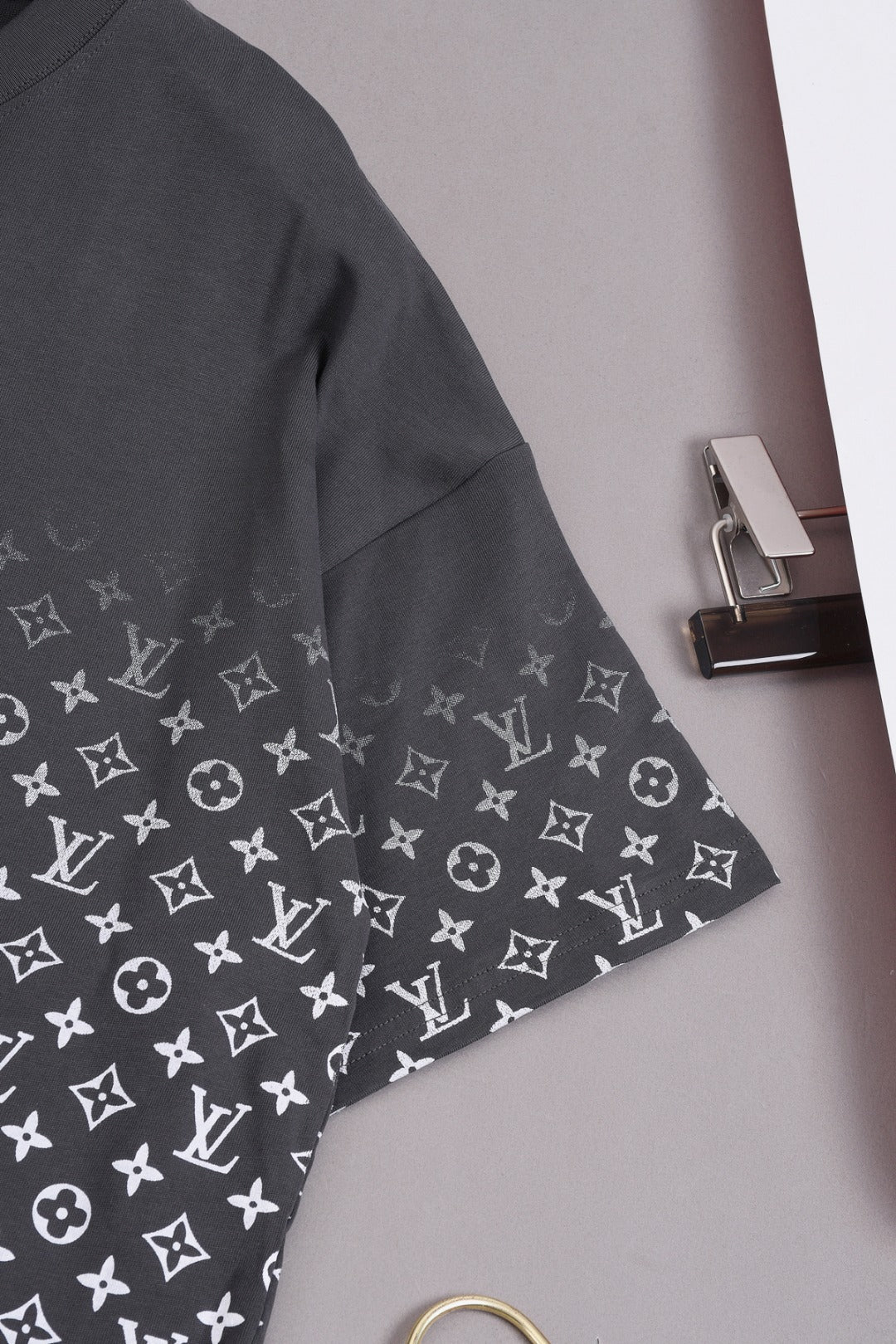 Louis Vuitton 25SS Classic Gradient Monogram Full-Print Cotton T-Shirt – White / Black / Gray / Green / Blue, XS-L