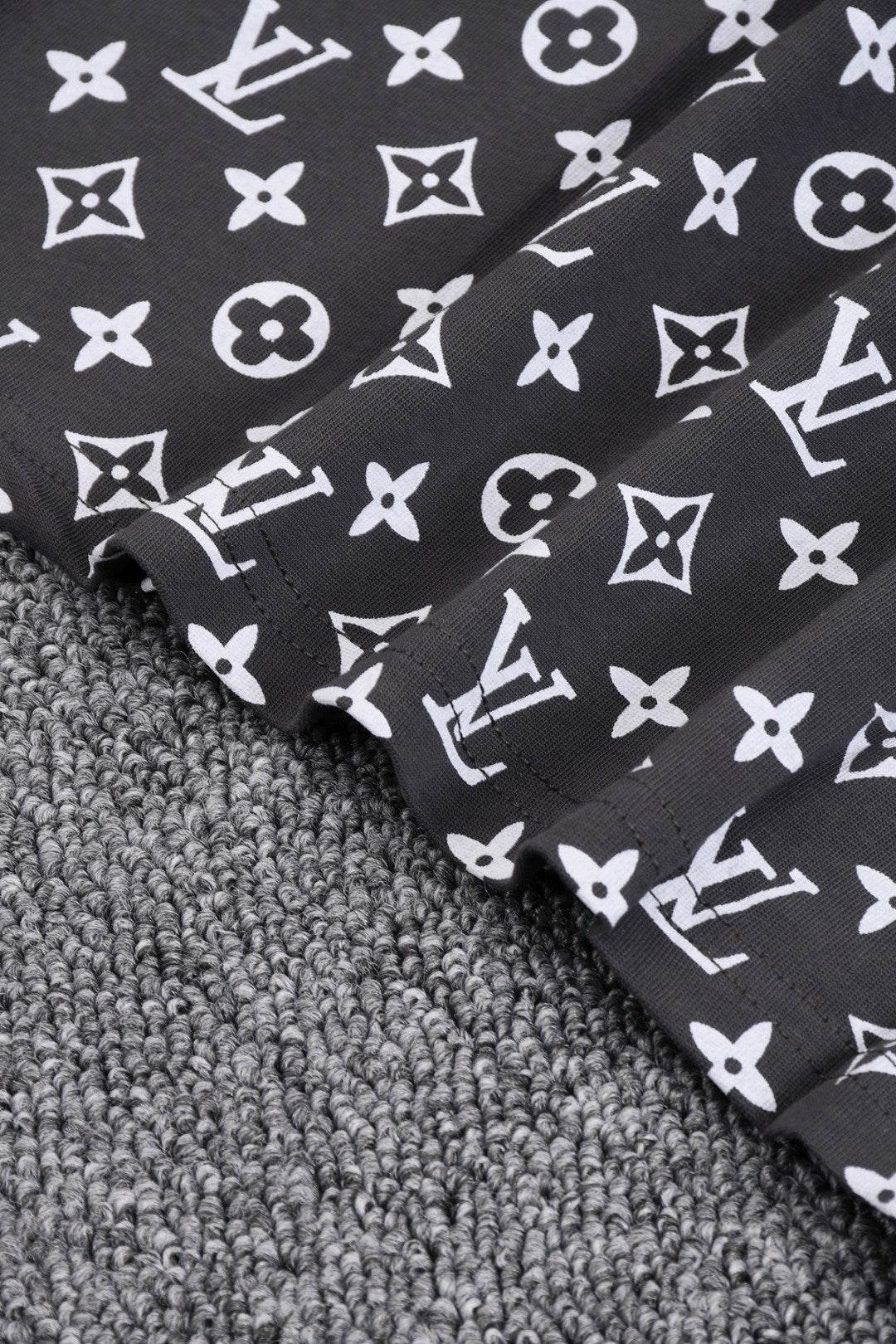 Louis Vuitton 25SS Classic Gradient Monogram Full-Print Cotton T-Shirt – White / Black / Gray / Green / Blue, XS-L