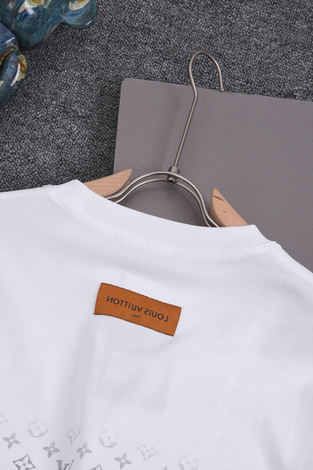 Louis Vuitton 25SS Classic Gradient Monogram Full-Print Cotton T-Shirt – White / Black / Gray / Green / Blue, XS-L