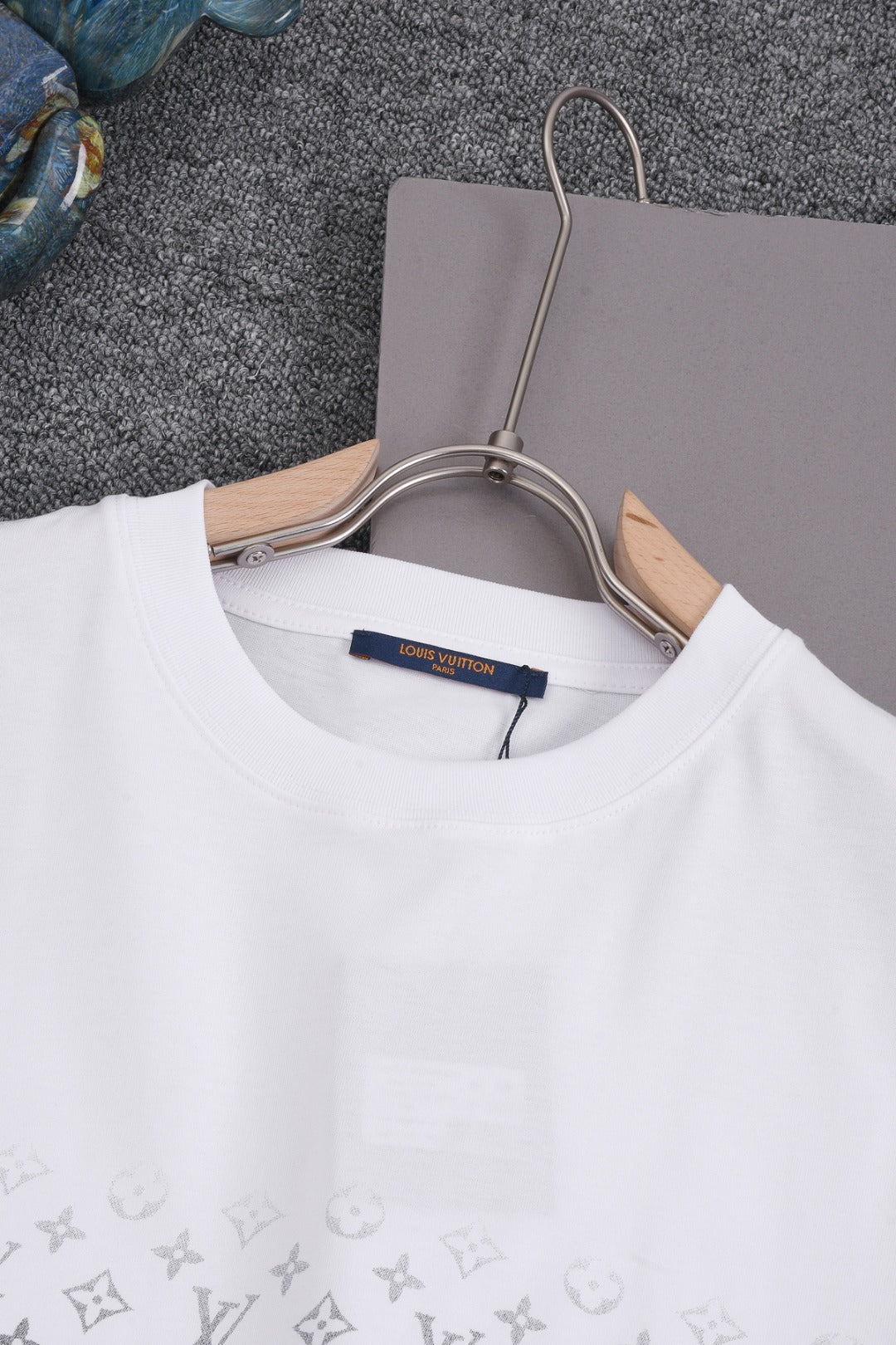 Louis Vuitton 25SS Classic Gradient Monogram Full-Print Cotton T-Shirt – White / Black / Gray / Green / Blue, XS-L