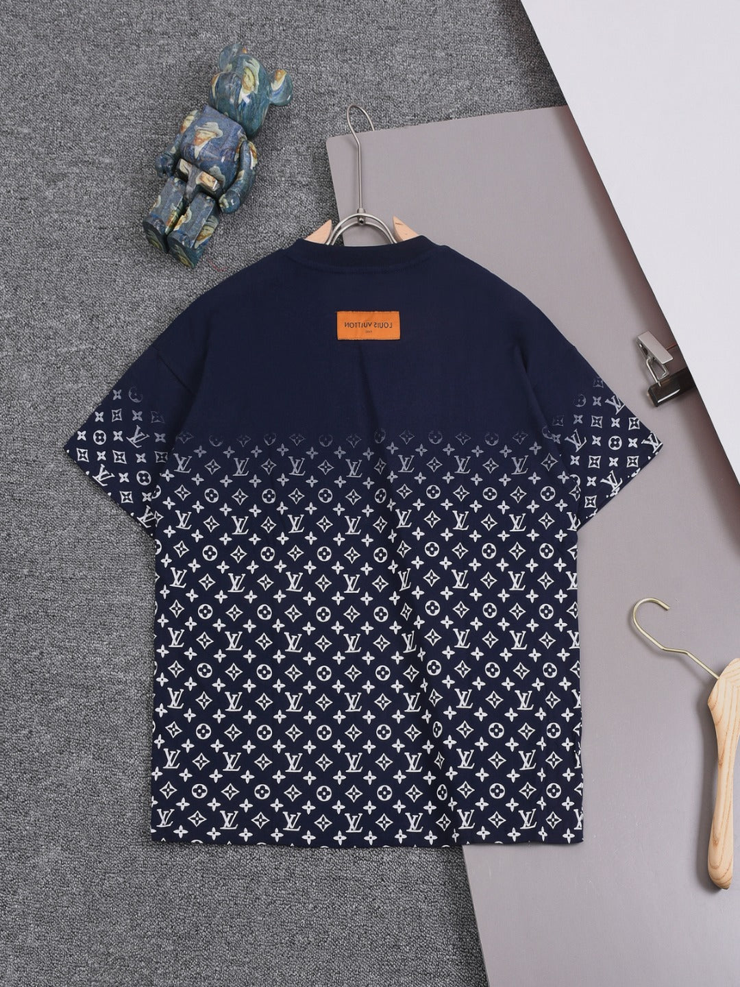 Louis Vuitton 25SS Classic Gradient Monogram Full-Print Cotton T-Shirt – White / Black / Gray / Green / Blue, XS-L