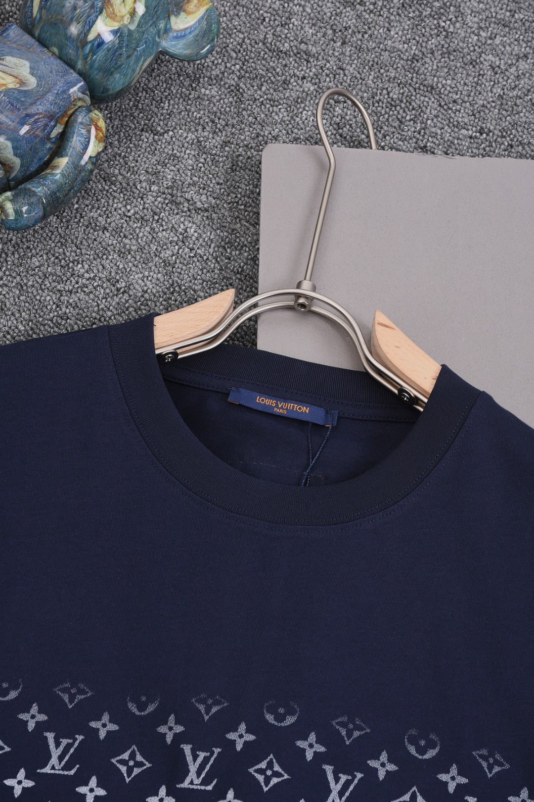 Louis Vuitton 25SS Classic Gradient Monogram Full-Print Cotton T-Shirt – White / Black / Gray / Green / Blue, XS-L