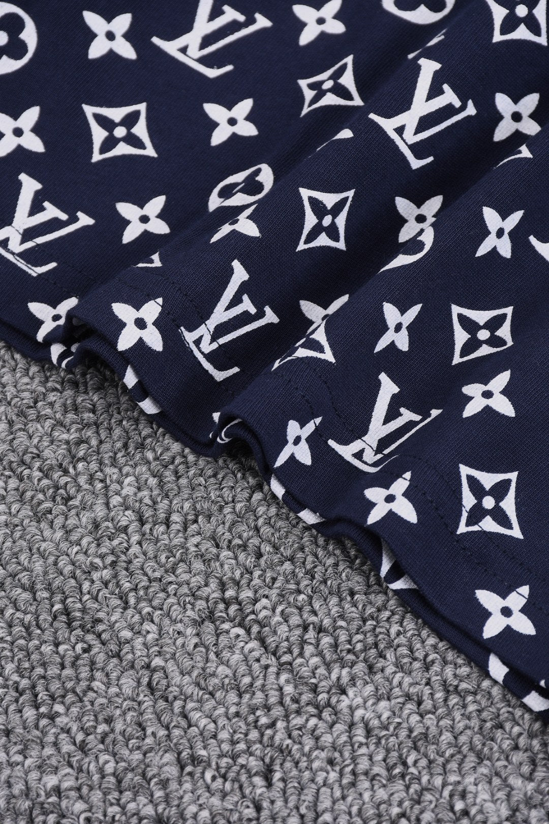 Louis Vuitton 25SS Classic Gradient Monogram Full-Print Cotton T-Shirt – White / Black / Gray / Green / Blue, XS-L