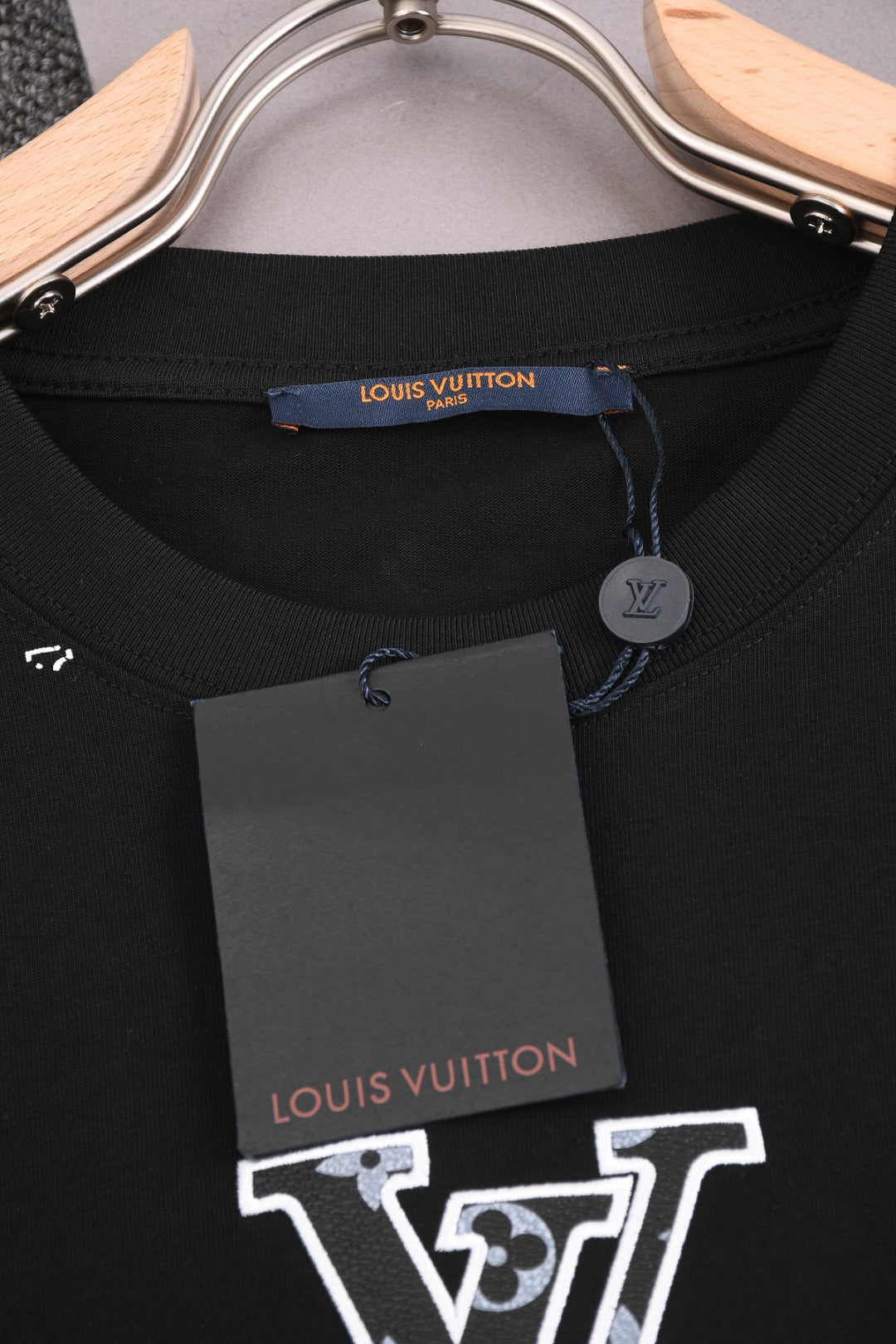 Louis Vuitton 25SS Classic Monogram Letter Logo Short Sleeve Cotton T-Shirt – White / Black, XS-L