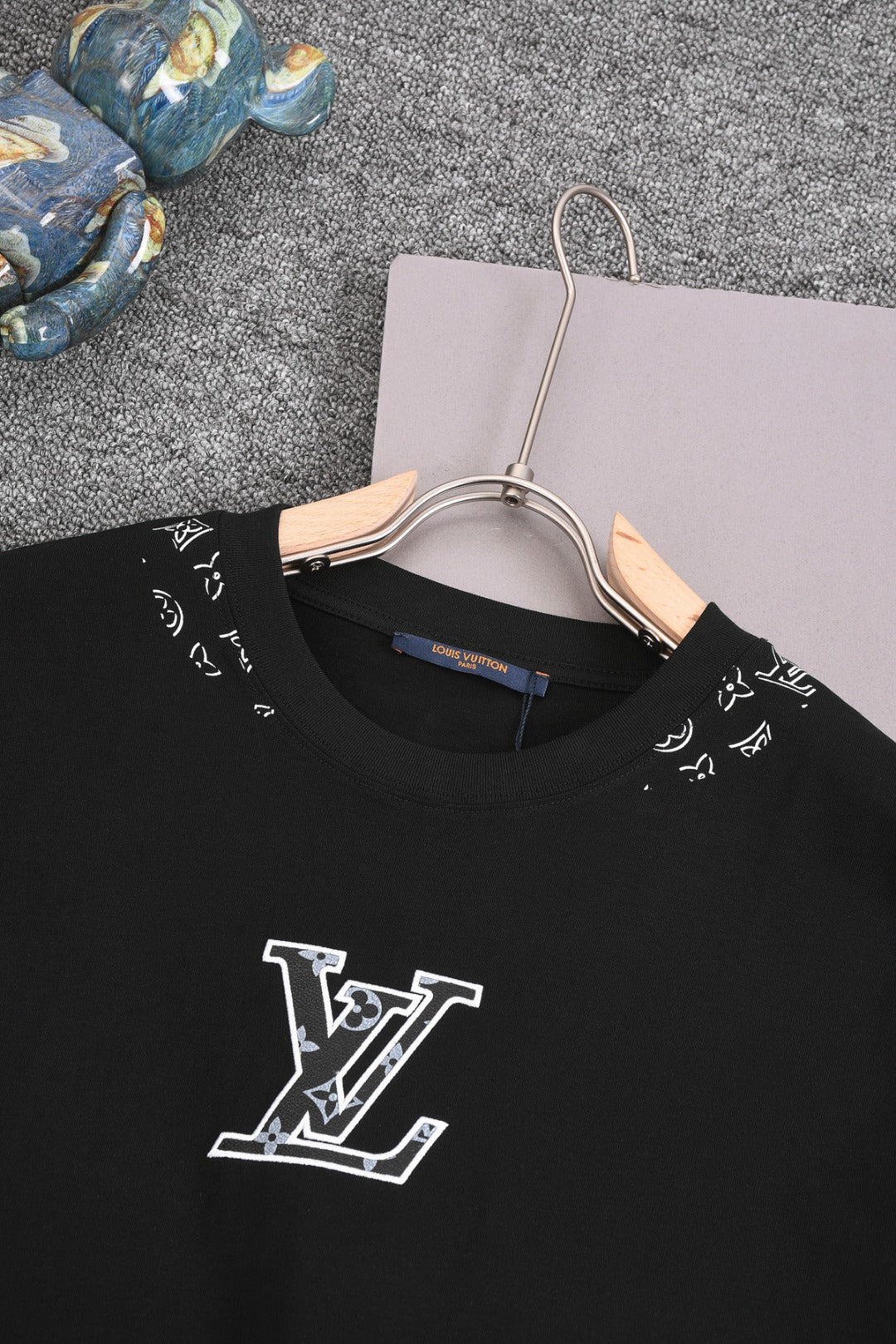 Louis Vuitton 25SS Classic Monogram Letter Logo Short Sleeve Cotton T-Shirt – White / Black, XS-L