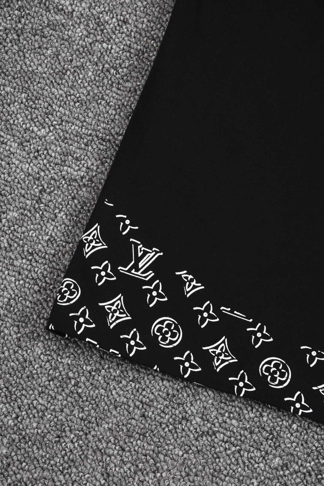 Louis Vuitton 25SS Classic Monogram Letter Logo Short Sleeve Cotton T-Shirt – White / Black, XS-L