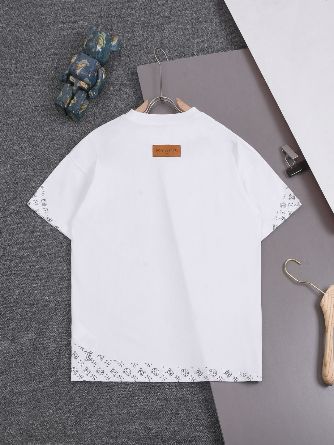 Louis Vuitton 25SS Classic Monogram Letter Logo Short Sleeve Cotton T-Shirt – White / Black, XS-L