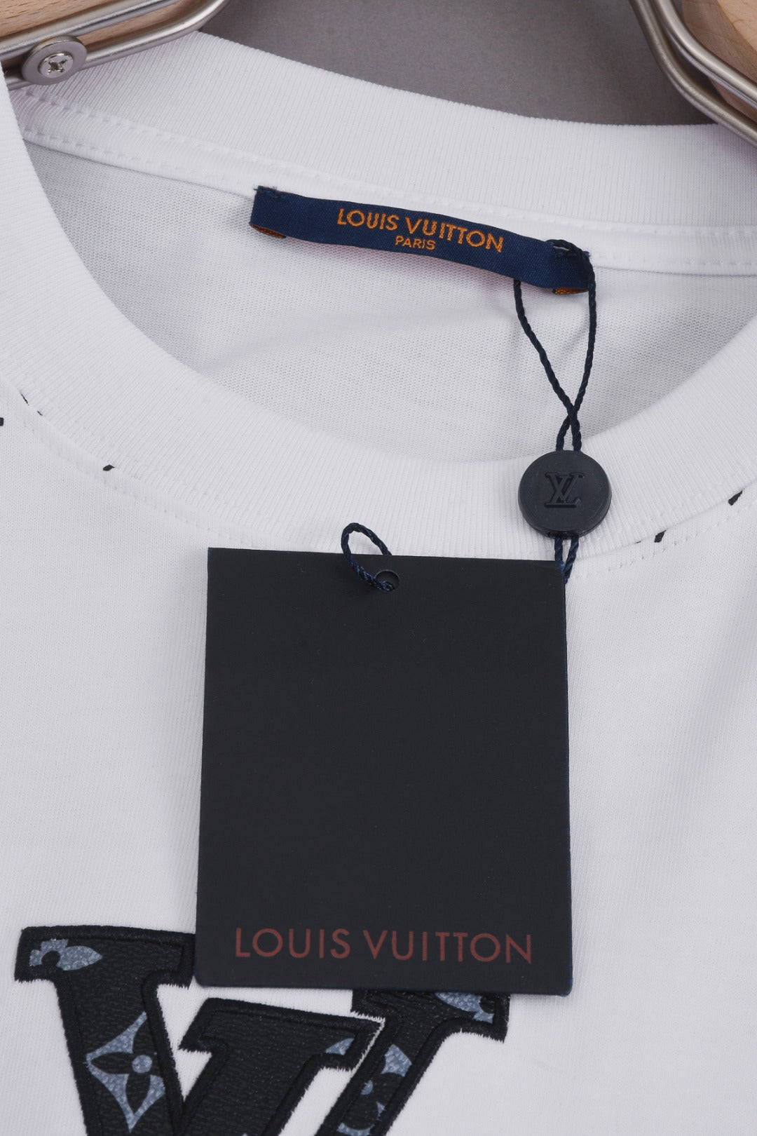 Louis Vuitton 25SS Classic Monogram Letter Logo Short Sleeve Cotton T-Shirt – White / Black, XS-L