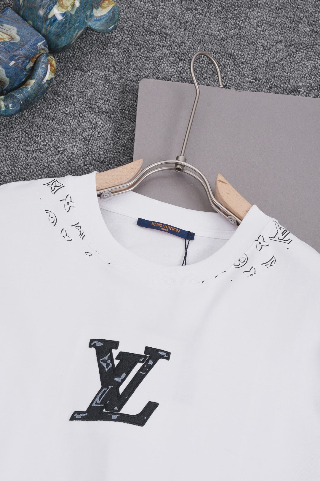 Louis Vuitton 25SS Classic Monogram Letter Logo Short Sleeve Cotton T-Shirt – White / Black, XS-L