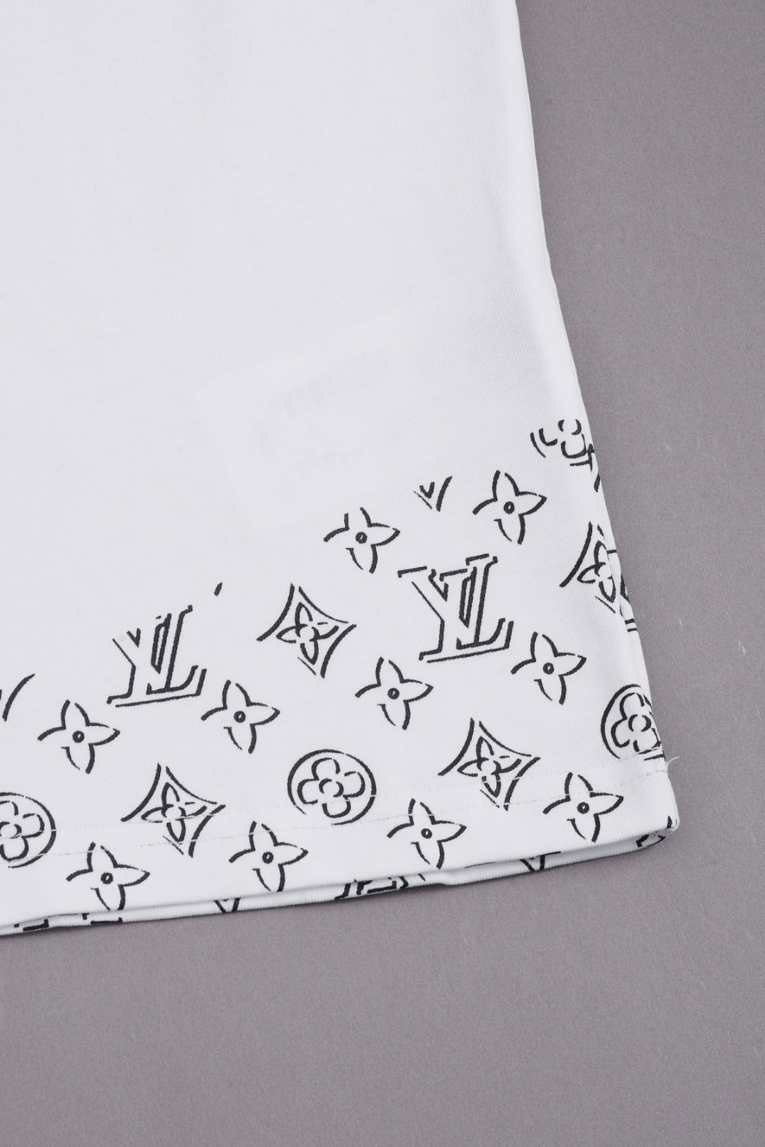 Louis Vuitton 25SS Classic Monogram Letter Logo Short Sleeve Cotton T-Shirt – White / Black, XS-L