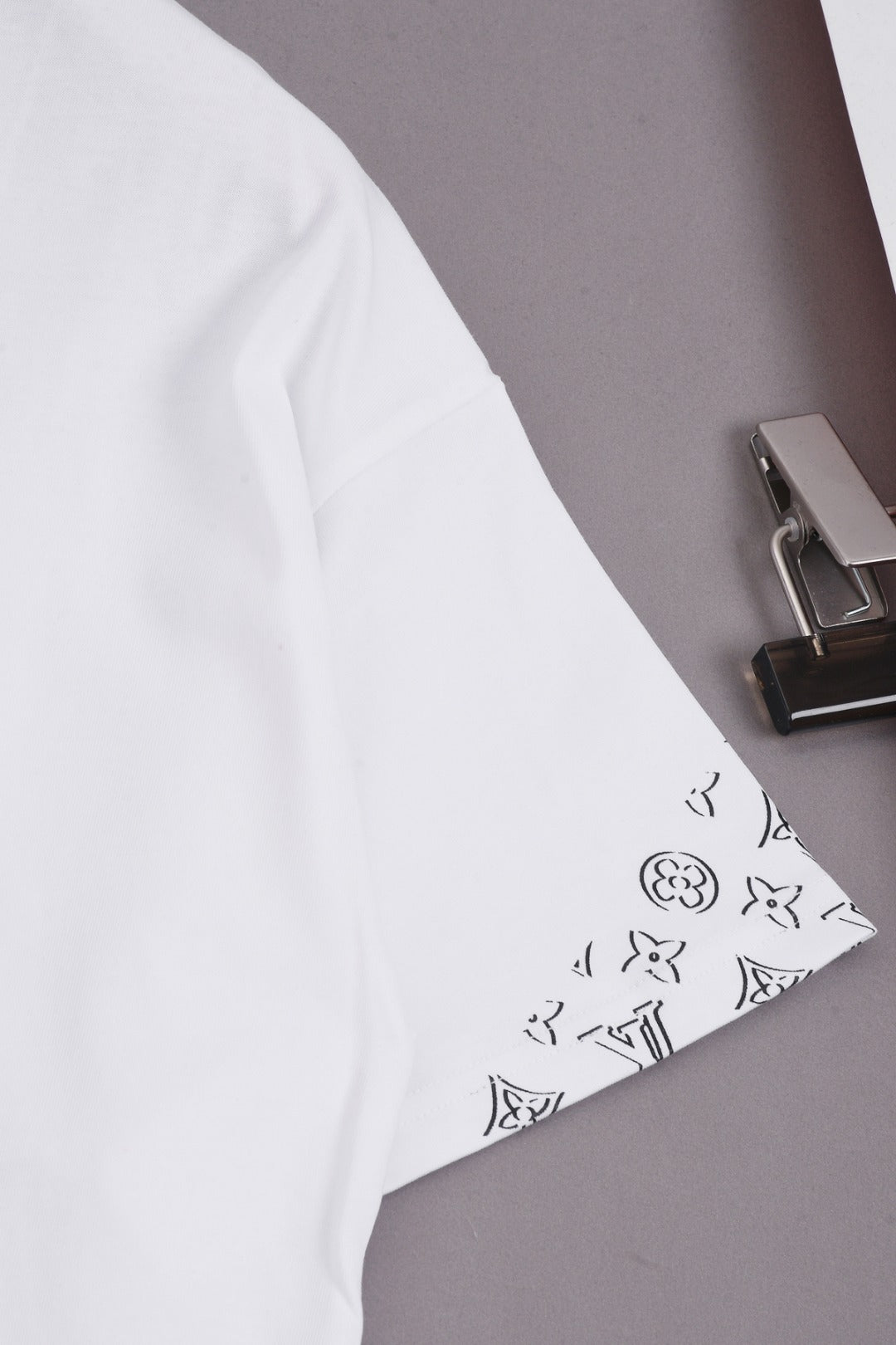 Louis Vuitton 25SS Classic Monogram Letter Logo Short Sleeve Cotton T-Shirt – White / Black, XS-L
