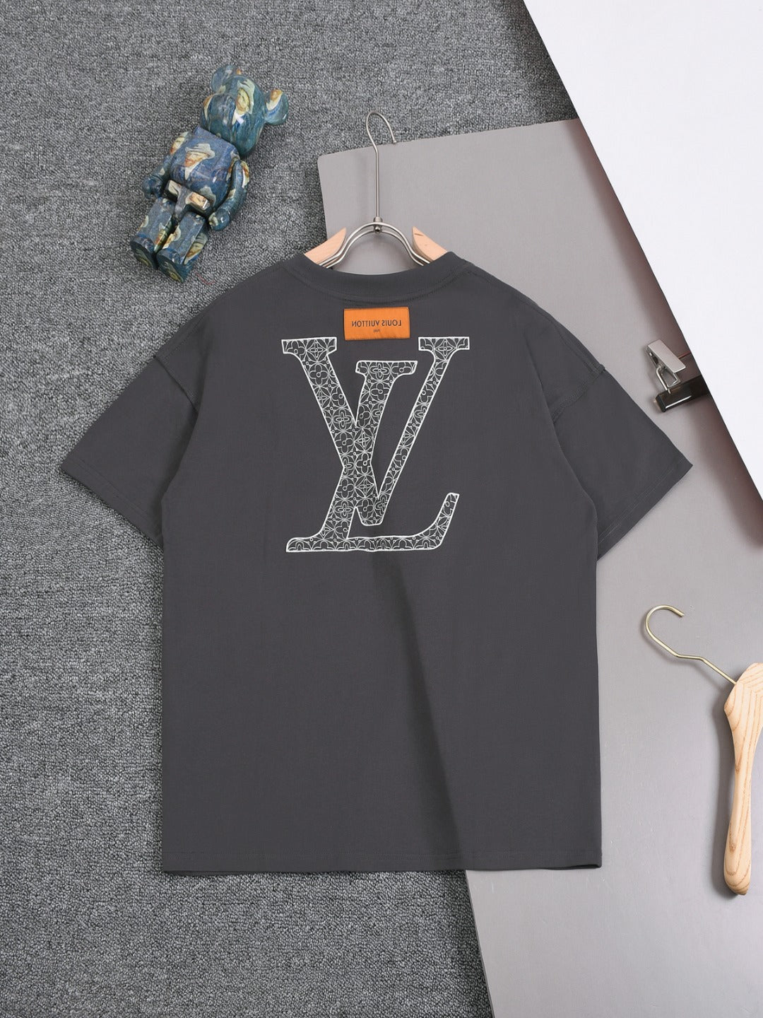 Louis Vuitton 25SS Triple Monogram Letter Front Print & Oversized Back Logo Cotton T-Shirt – White / Black / Gray, XS-L