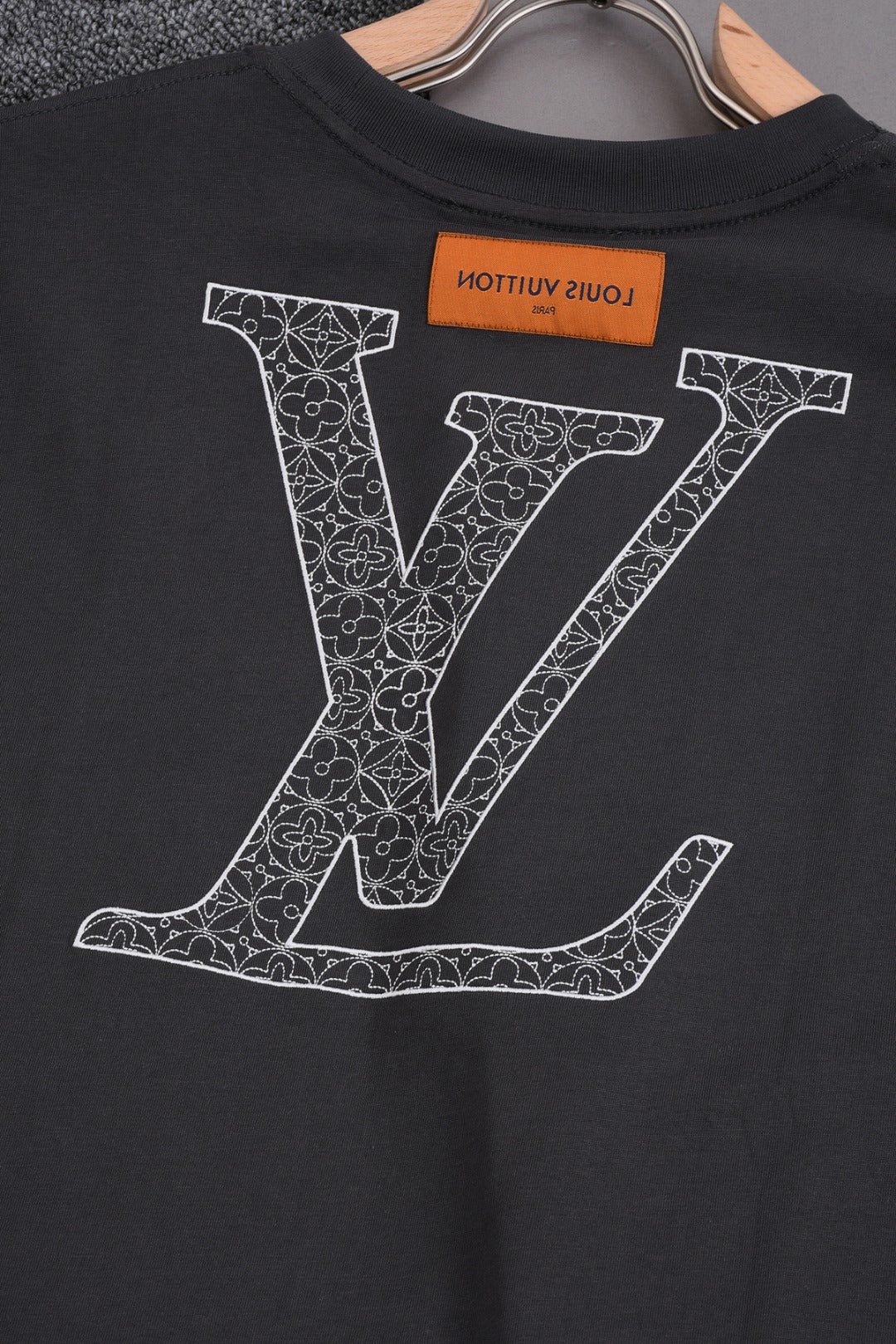 Louis Vuitton 25SS Triple Monogram Letter Front Print & Oversized Back Logo Cotton T-Shirt – White / Black / Gray, XS-L