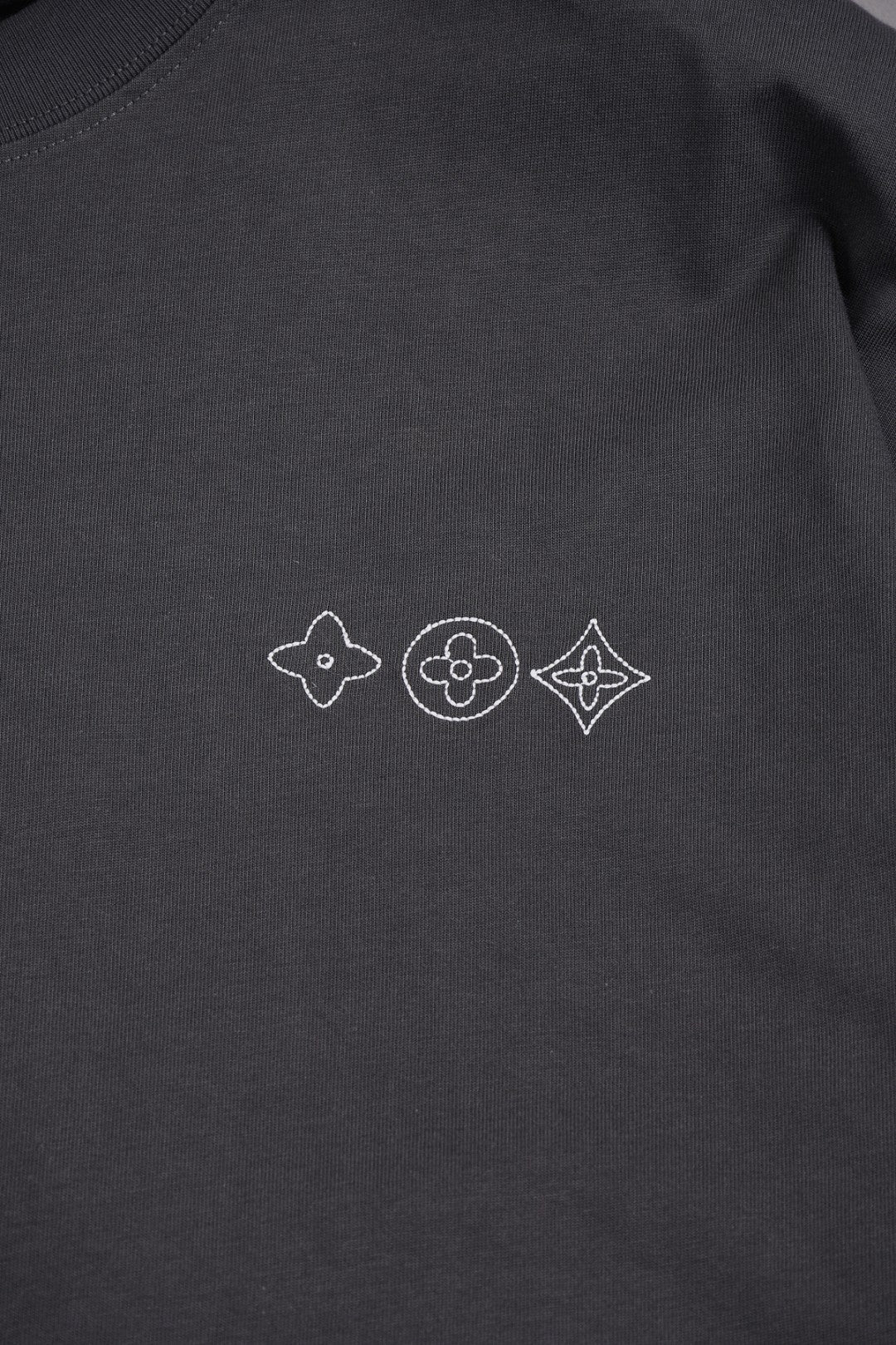 Louis Vuitton 25SS Triple Monogram Letter Front Print & Oversized Back Logo Cotton T-Shirt – White / Black / Gray, XS-L