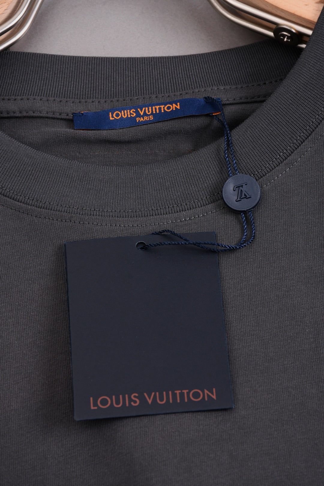 Louis Vuitton 25SS Triple Monogram Letter Front Print & Oversized Back Logo Cotton T-Shirt – White / Black / Gray, XS-L