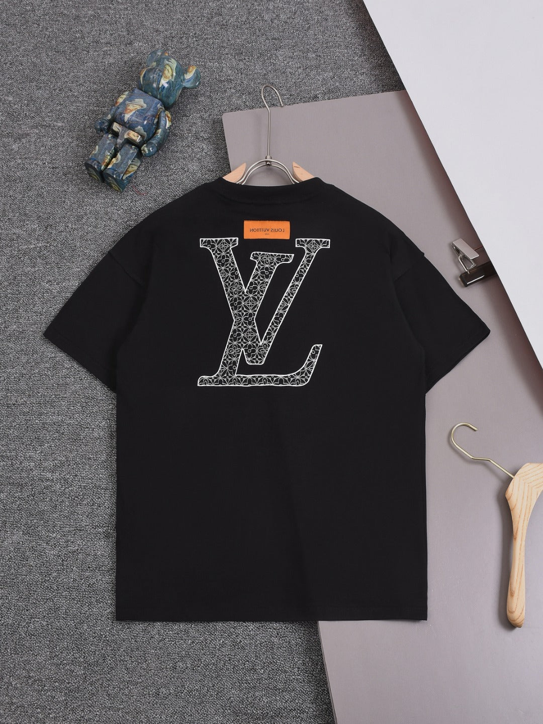 Louis Vuitton 25SS Triple Monogram Letter Front Print & Oversized Back Logo Cotton T-Shirt – White / Black / Gray, XS-L