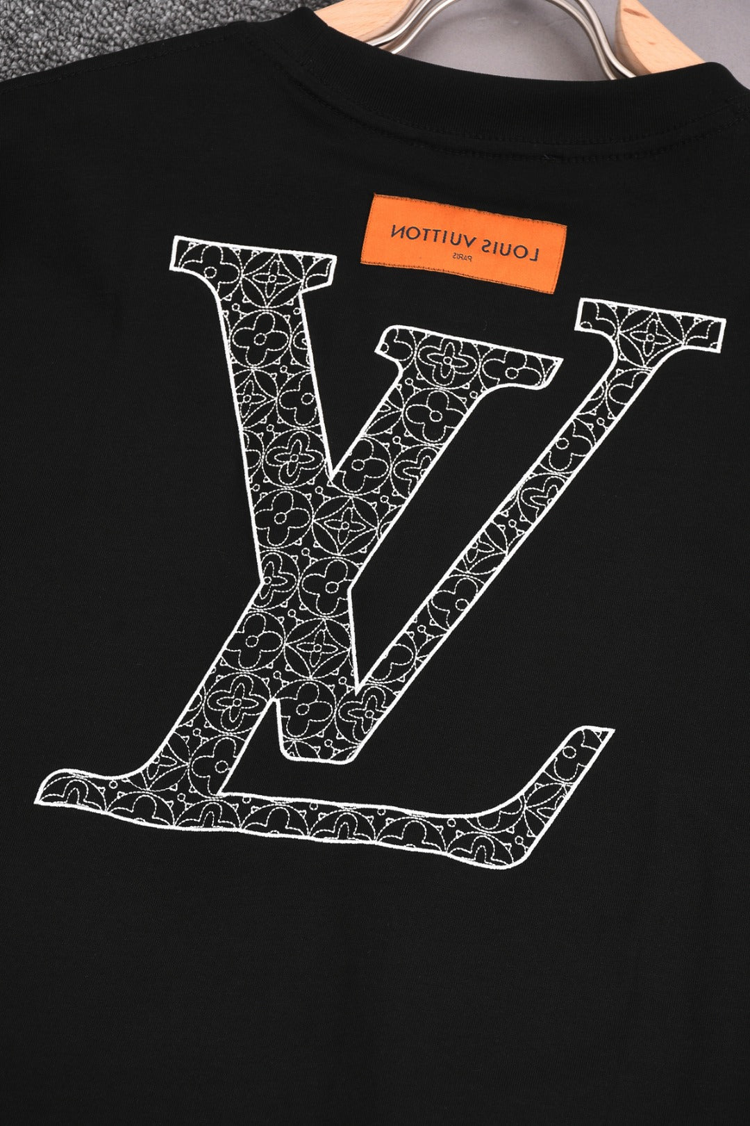 Louis Vuitton 25SS Triple Monogram Letter Front Print & Oversized Back Logo Cotton T-Shirt – White / Black / Gray, XS-L