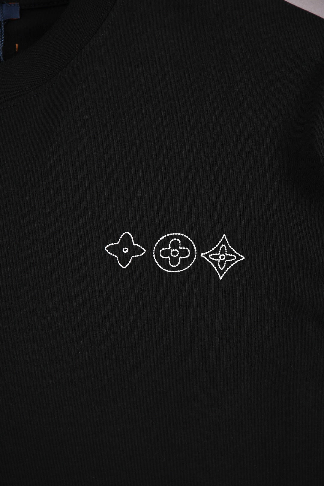 Louis Vuitton 25SS Triple Monogram Letter Front Print & Oversized Back Logo Cotton T-Shirt – White / Black / Gray, XS-L