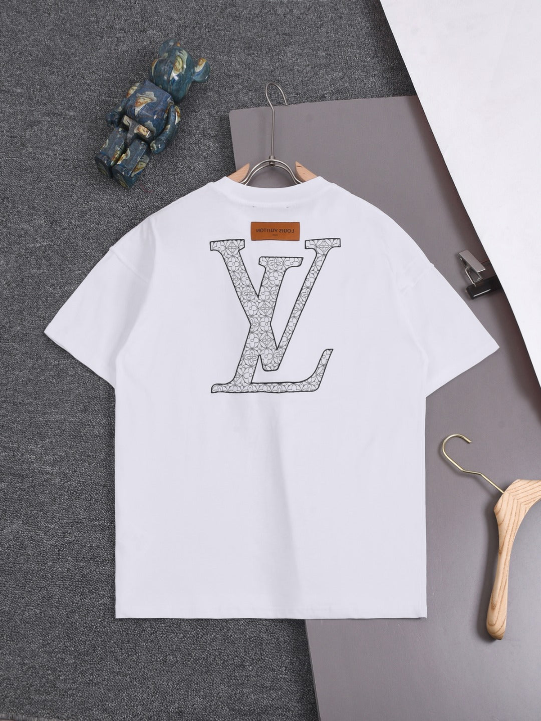 Louis Vuitton 25SS Triple Monogram Letter Chest Print & Oversized Back Logo Cotton T-Shirt – White / Black / Gray, XS-L