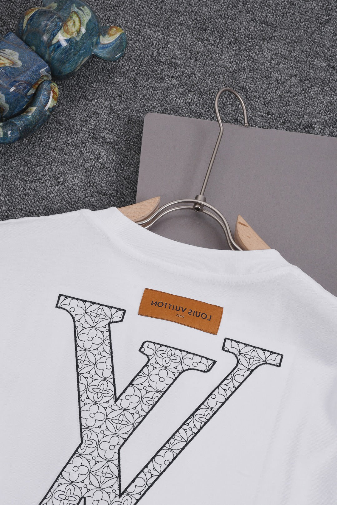 Louis Vuitton 25SS Triple Monogram Letter Chest Print & Oversized Back Logo Cotton T-Shirt – White / Black / Gray, XS-L