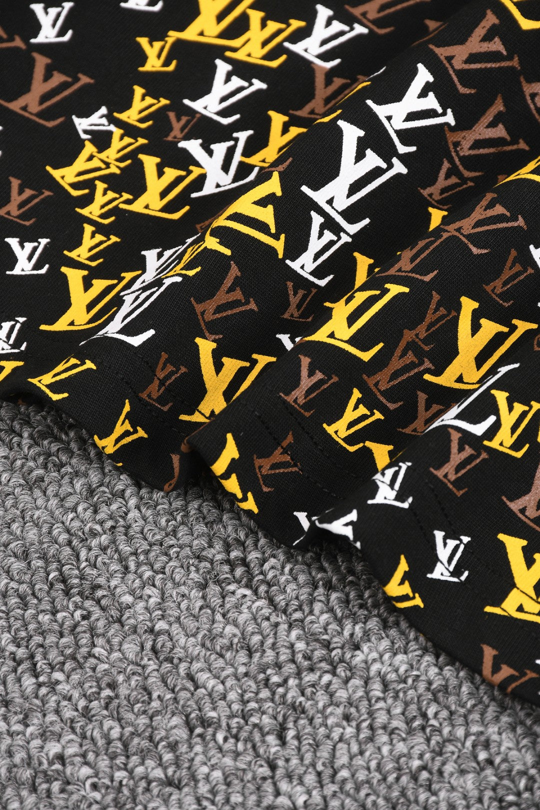 Louis Vuitton 25SS Allover Mini Monogram Logo Cotton T-Shirt – White / Black, XS-L